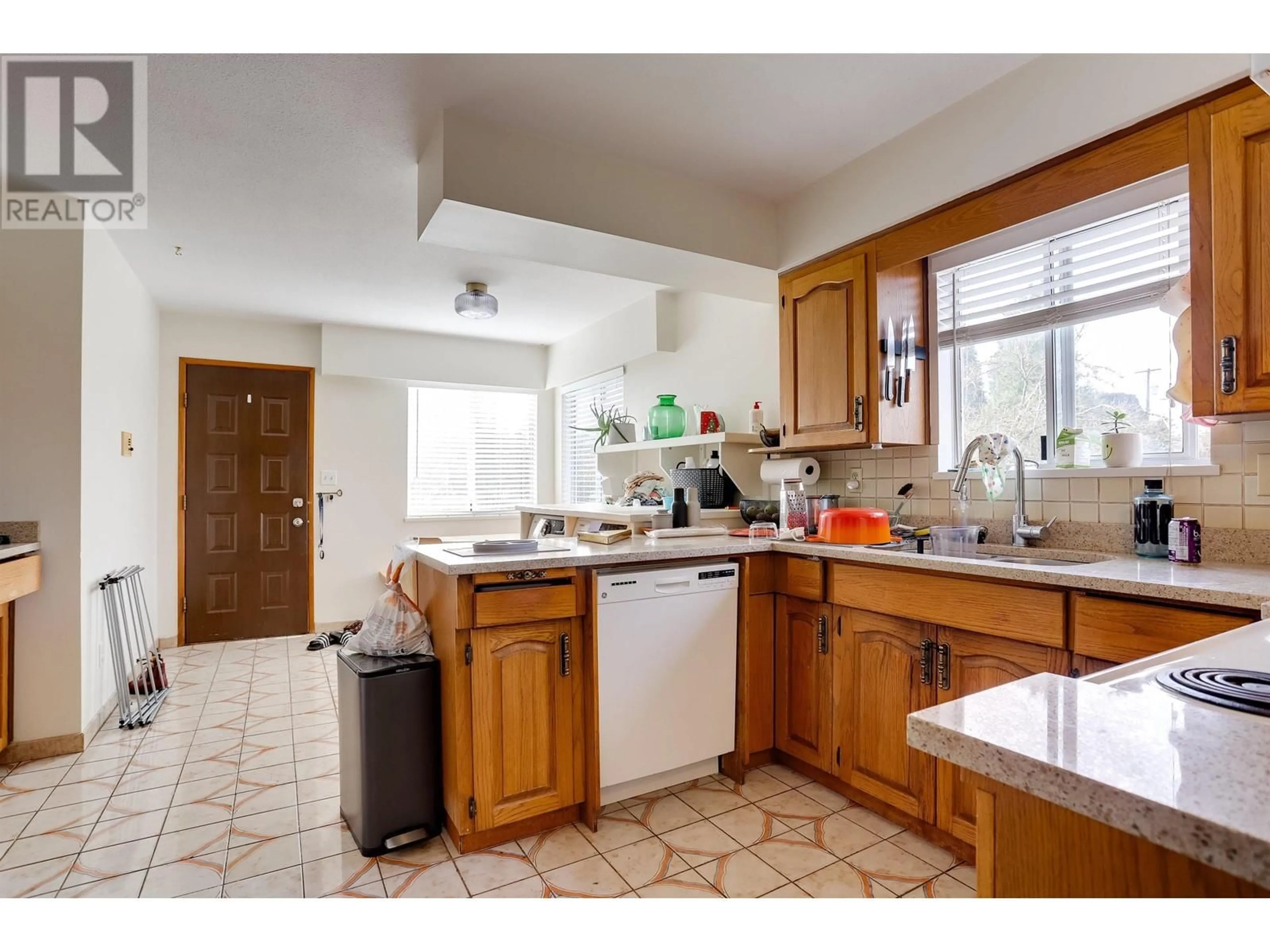 Standard kitchen, ceramic/tile floor for 3640 SOPHIA STREET, Vancouver British Columbia V5V5A1