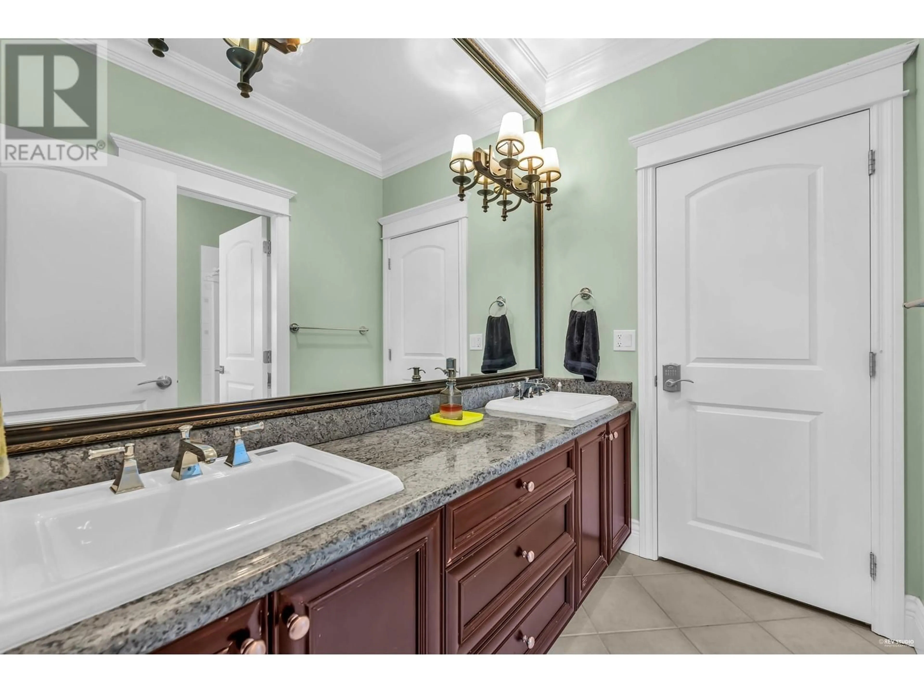 Standard bathroom, ceramic/tile floor for 7971 GABRIOLA GATE, Richmond British Columbia V7C1V8