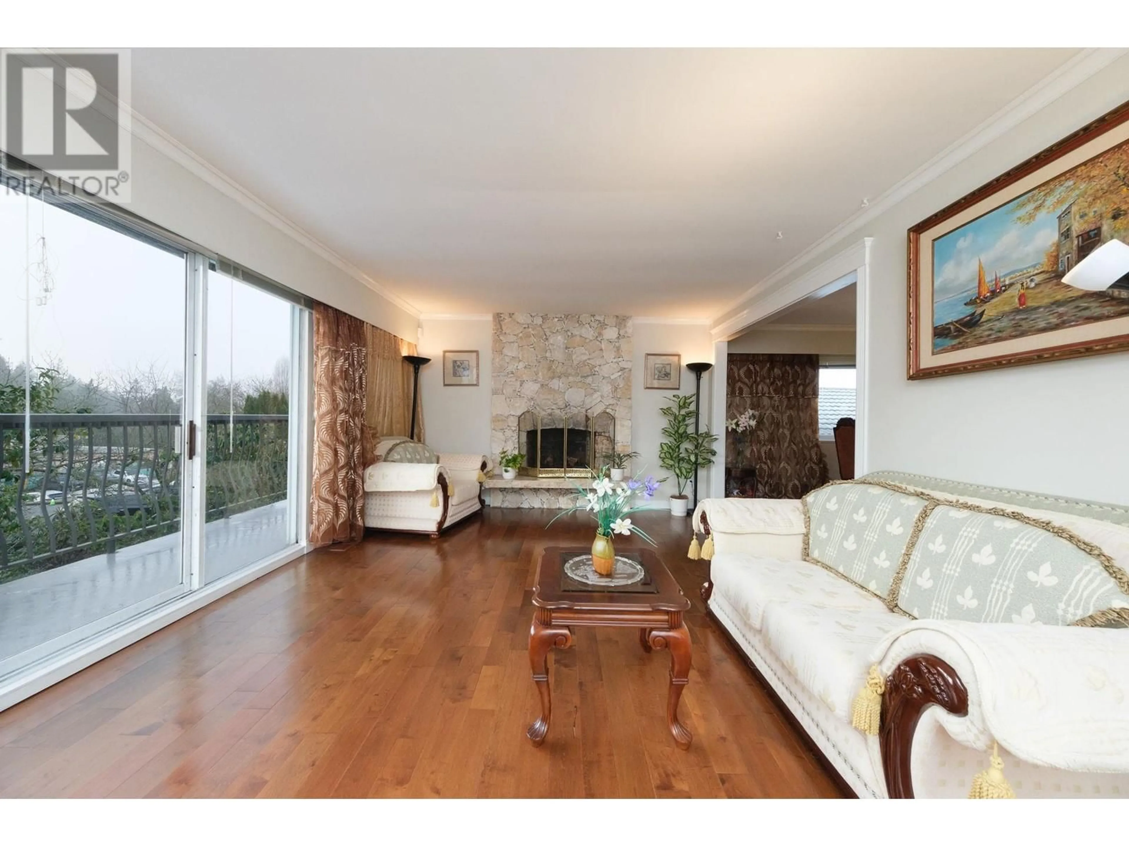 Living room with furniture, wood/laminate floor for 6140 BUCKINGHAM PLACE, Burnaby British Columbia V5E3W5