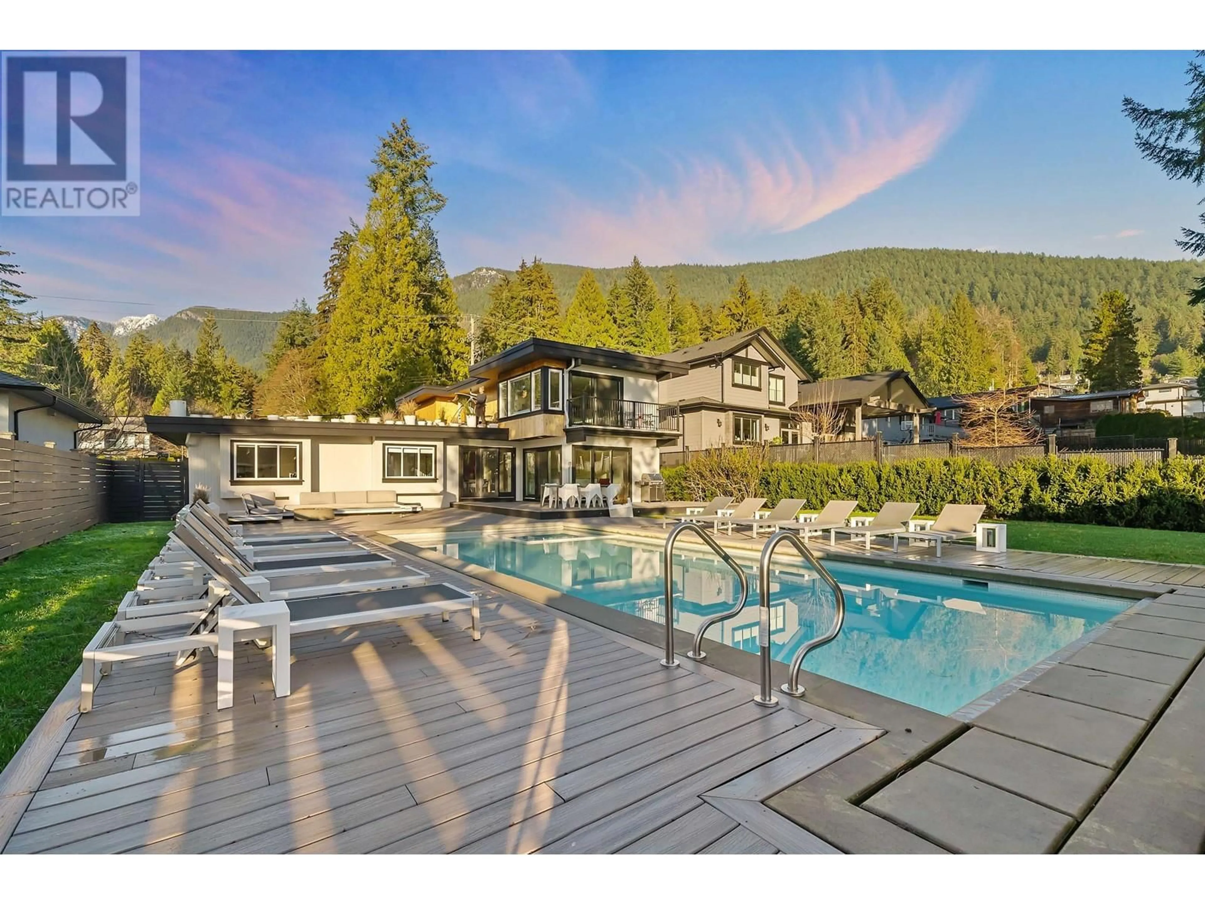 Pool for 939 PROSPECT AVENUE, North Vancouver British Columbia V7R2M2