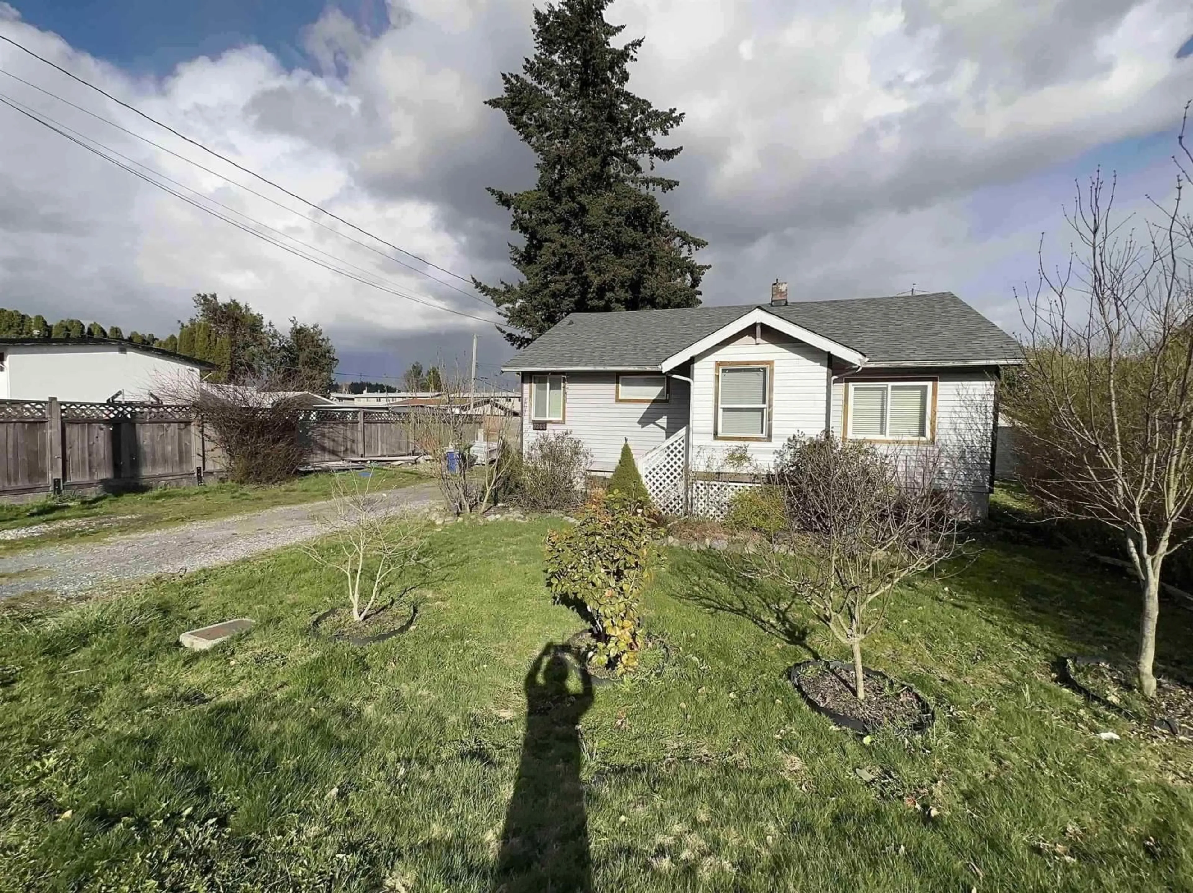 A pic from outside/outdoor area/front of a property/back of a property/a pic from drone, street for 9244 HAZEL STREET|Chilliwack Proper East, Chilliwack British Columbia V2P5N6