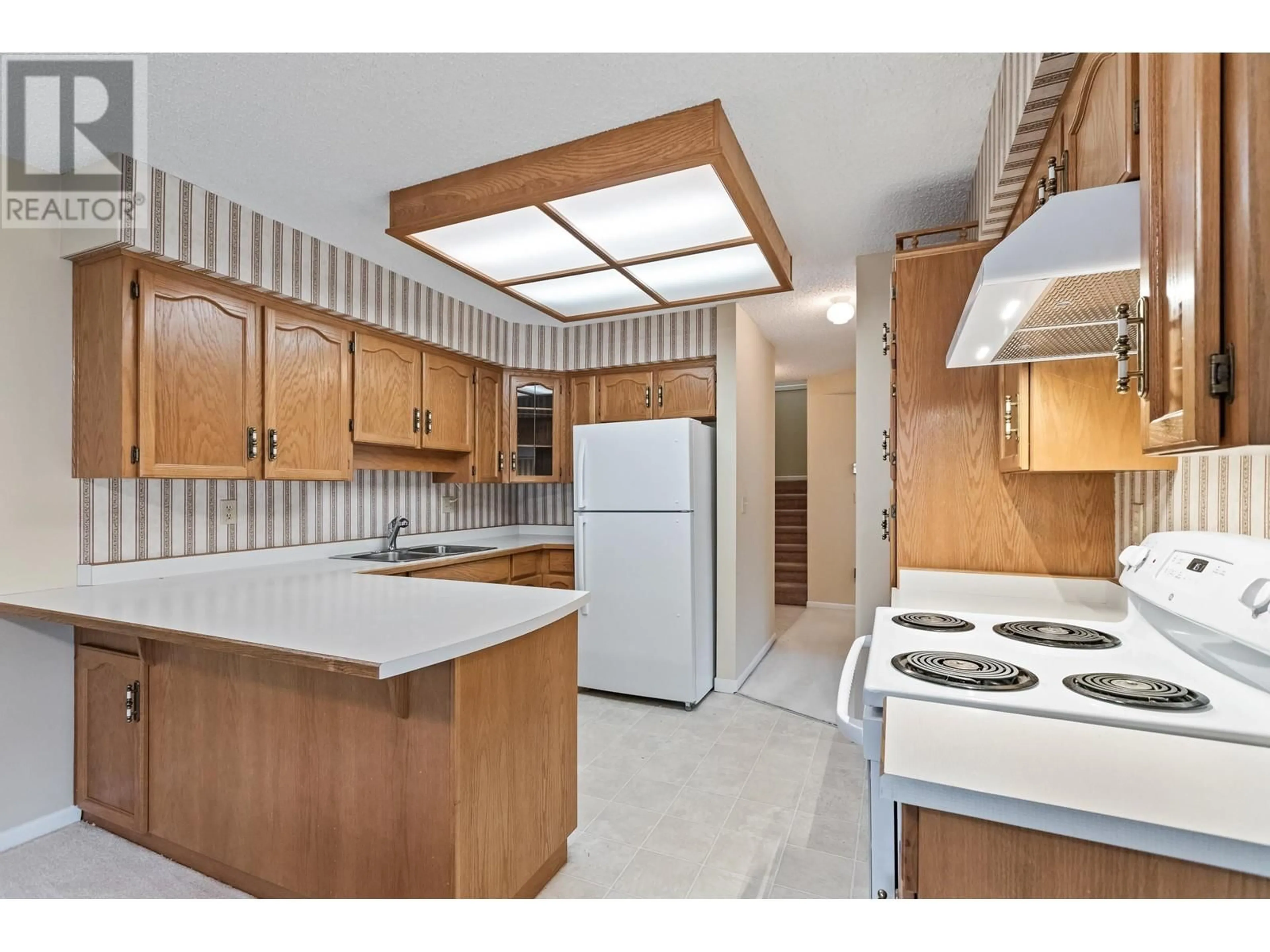 Standard kitchen, unknown for 204 22514 116 AVENUE, Maple Ridge British Columbia V2X0N8