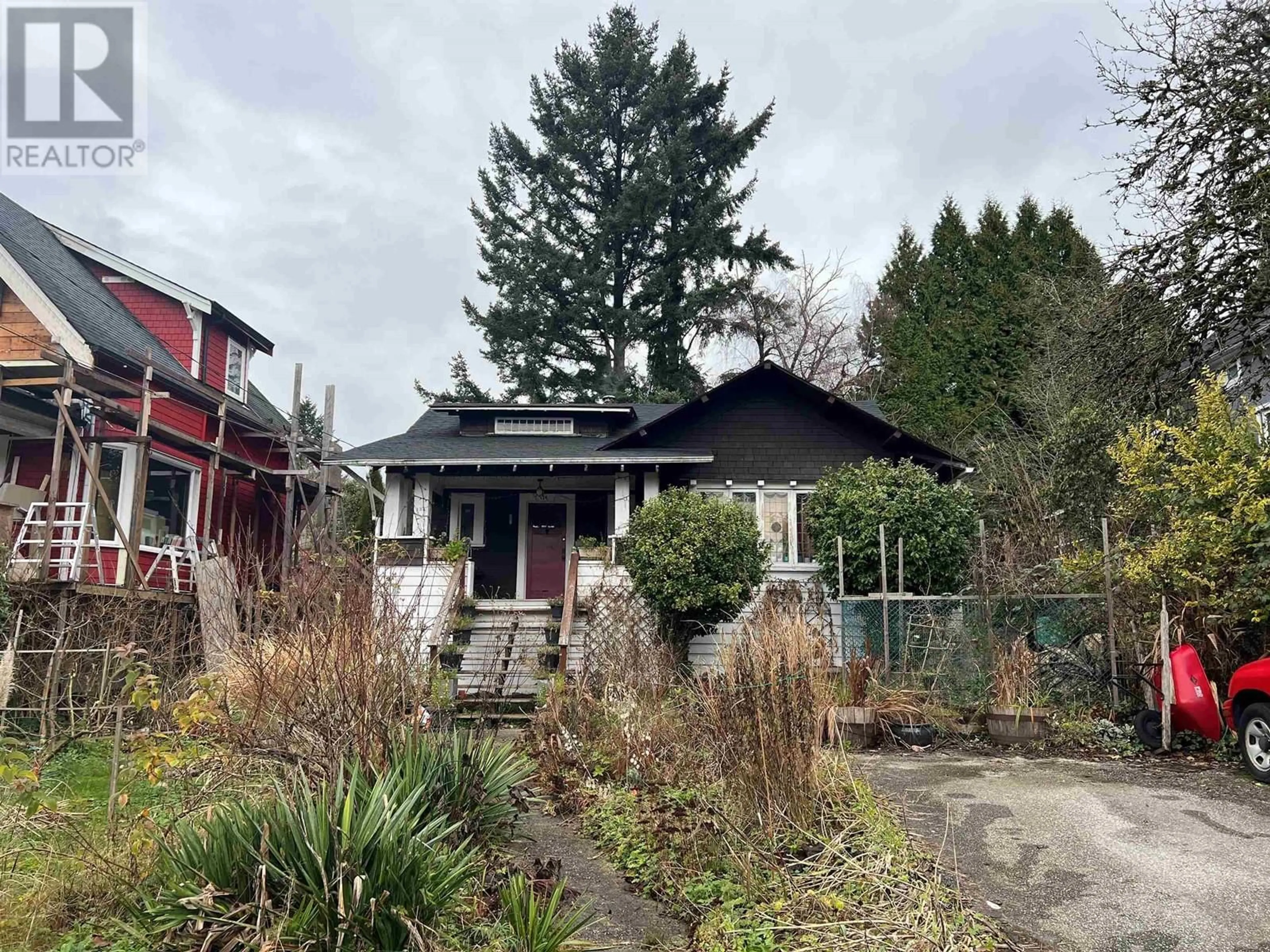 A pic from outside/outdoor area/front of a property/back of a property/a pic from drone, street for 134 W QUEENS ROAD, North Vancouver British Columbia V7N2K3