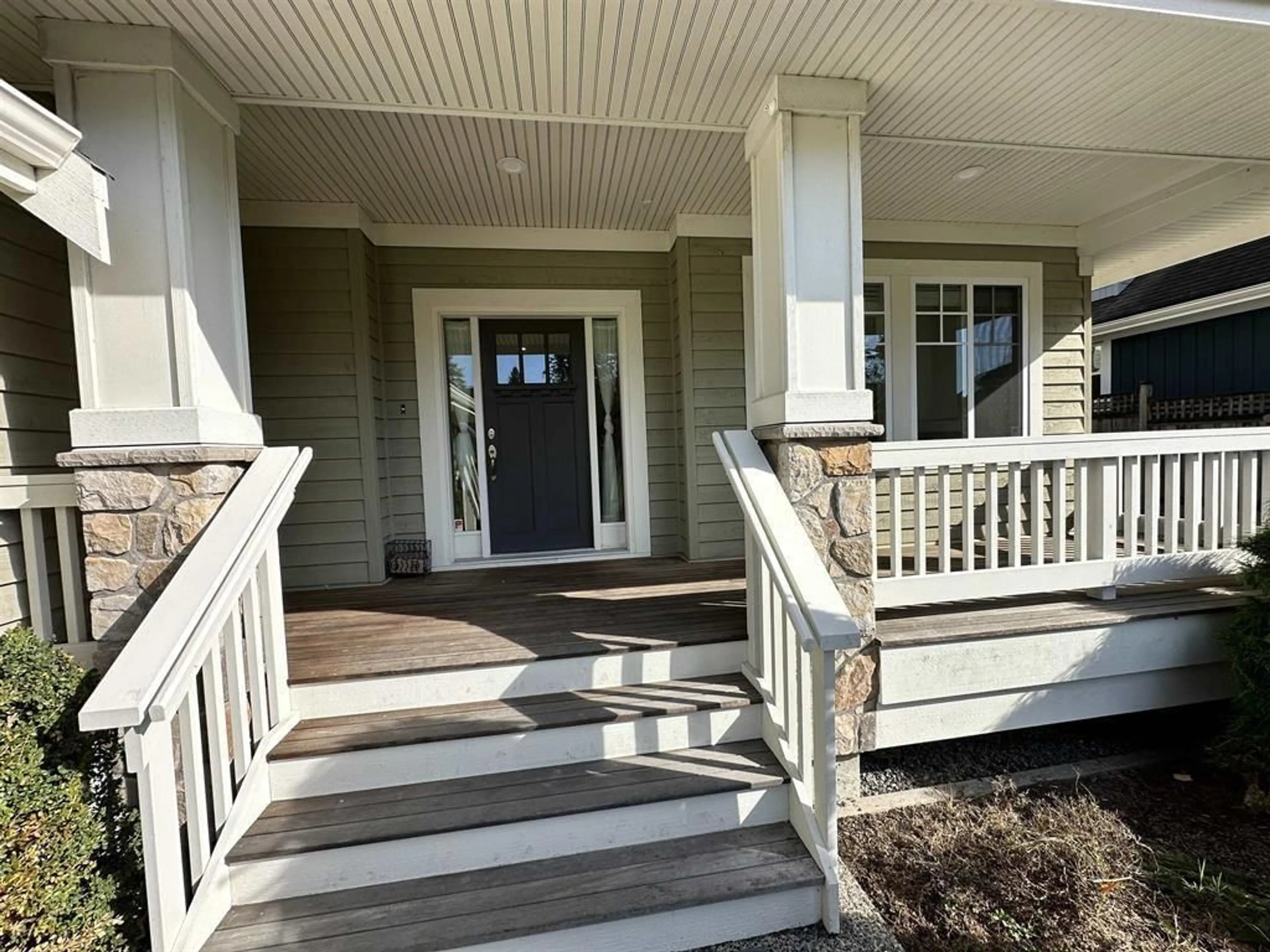 Indoor entryway for 2096 128A STREET, Surrey British Columbia V4A3V6