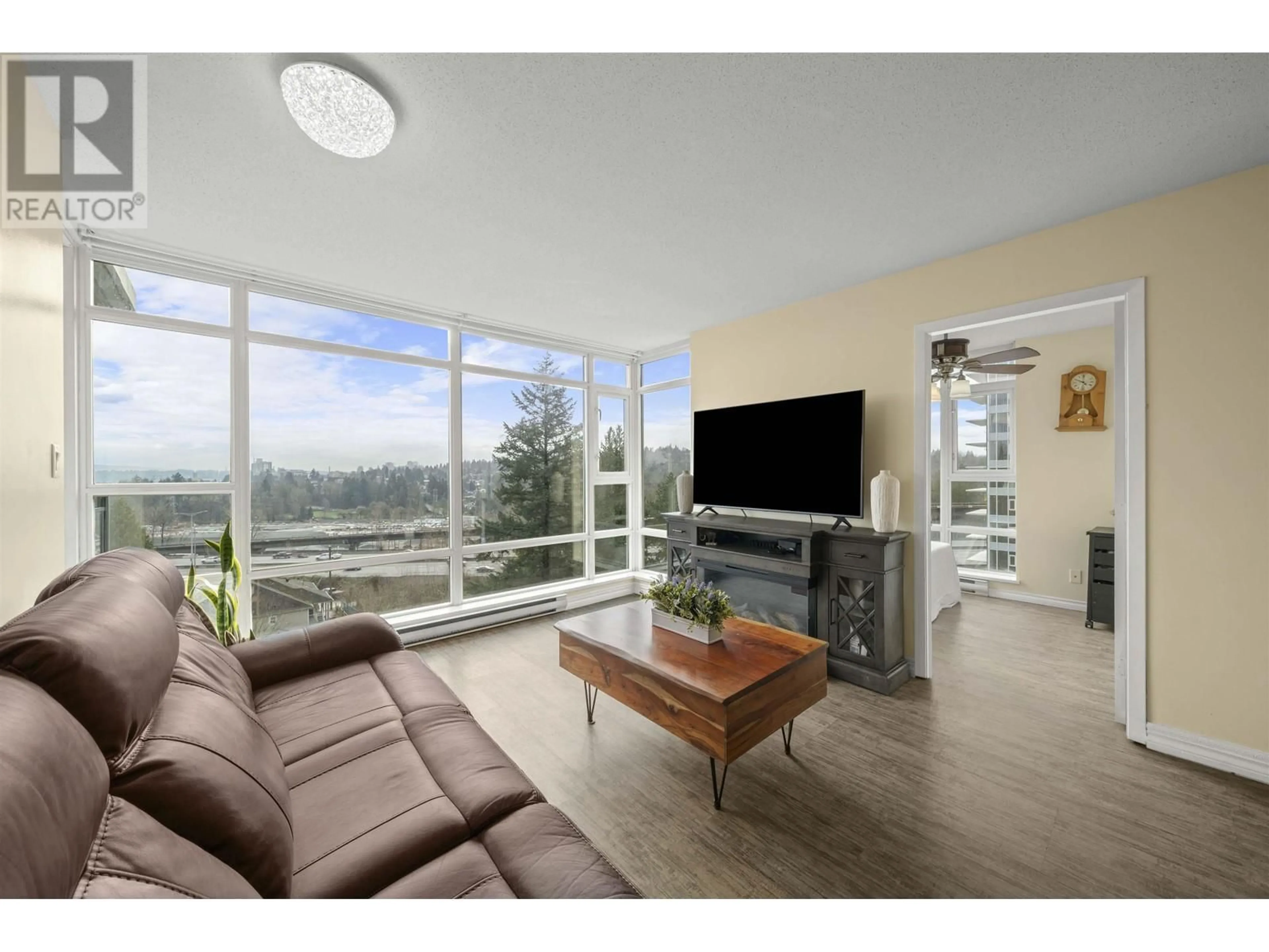 Living room with furniture, unknown for 802 555 DELESTRE AVENUE, Coquitlam British Columbia V3K0A9