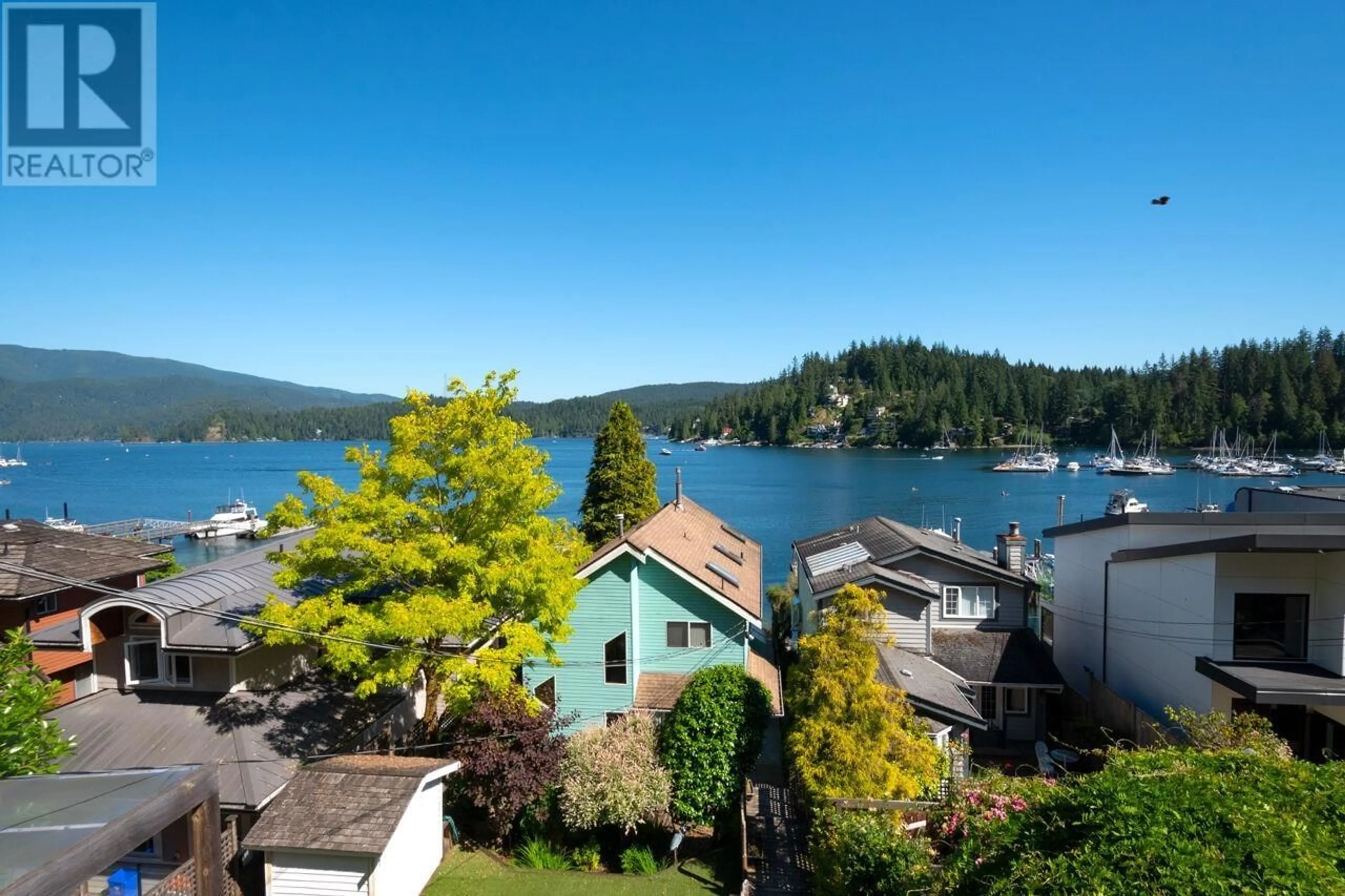 A pic from outside/outdoor area/front of a property/back of a property/a pic from drone, water/lake/river/ocean view for 2564 PANORAMA DRIVE, North Vancouver British Columbia V7G1V5