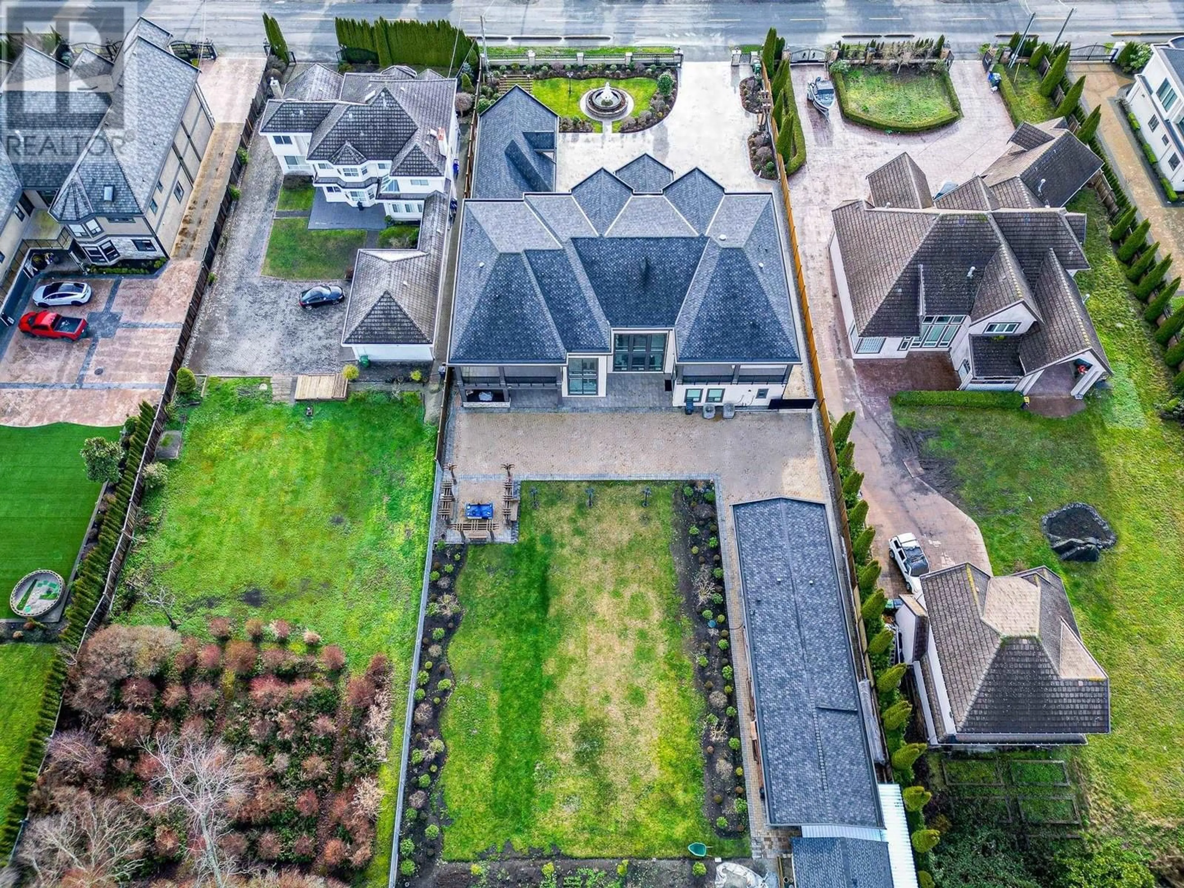 A pic from outside/outdoor area/front of a property/back of a property/a pic from drone, city buildings view from balcony for 11771 GRANVILLE AVENUE, Richmond British Columbia V6Y1R7