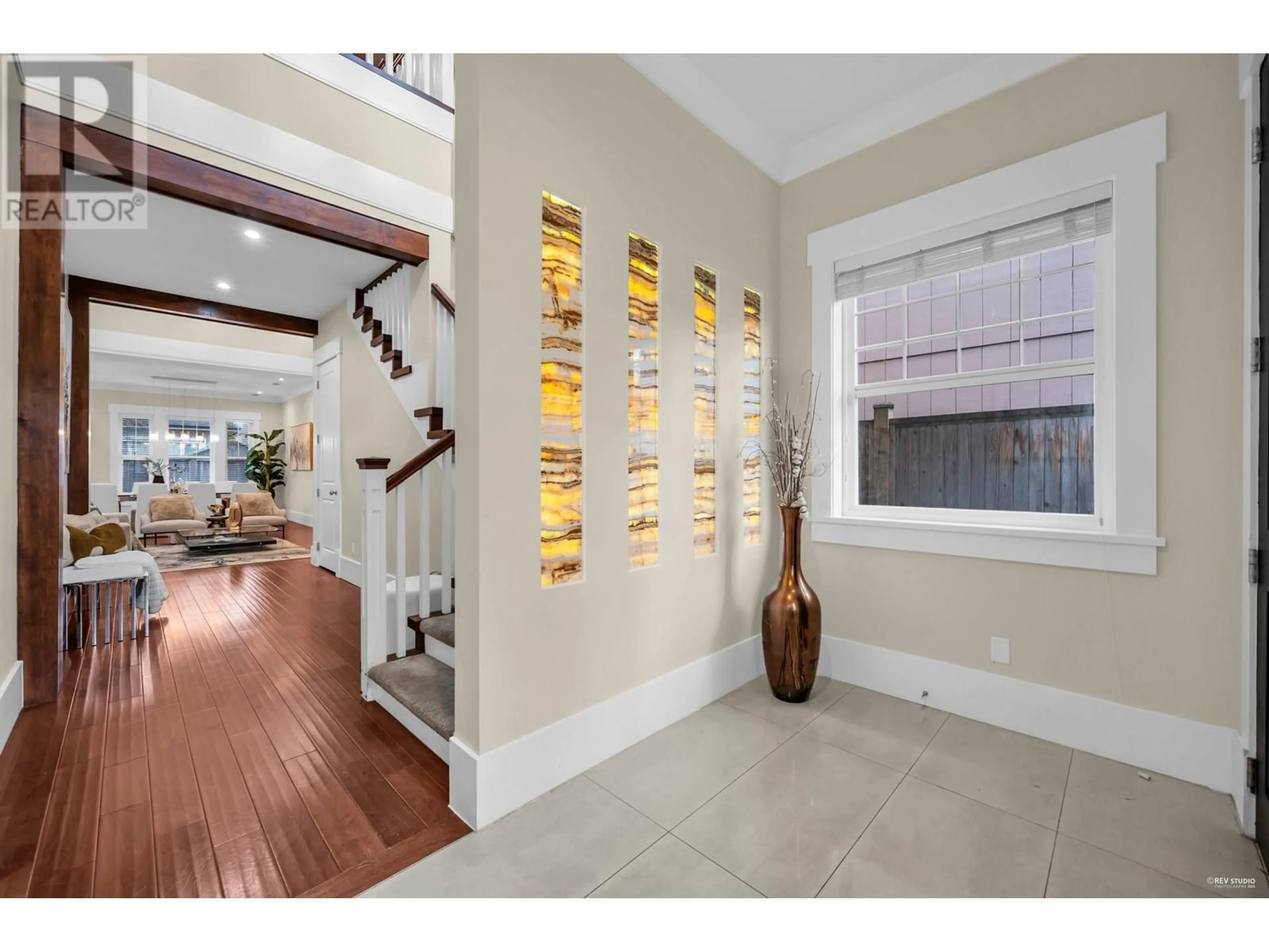 Indoor entryway for 6351 GOLDSMITH DRIVE, Richmond British Columbia V7E4G6