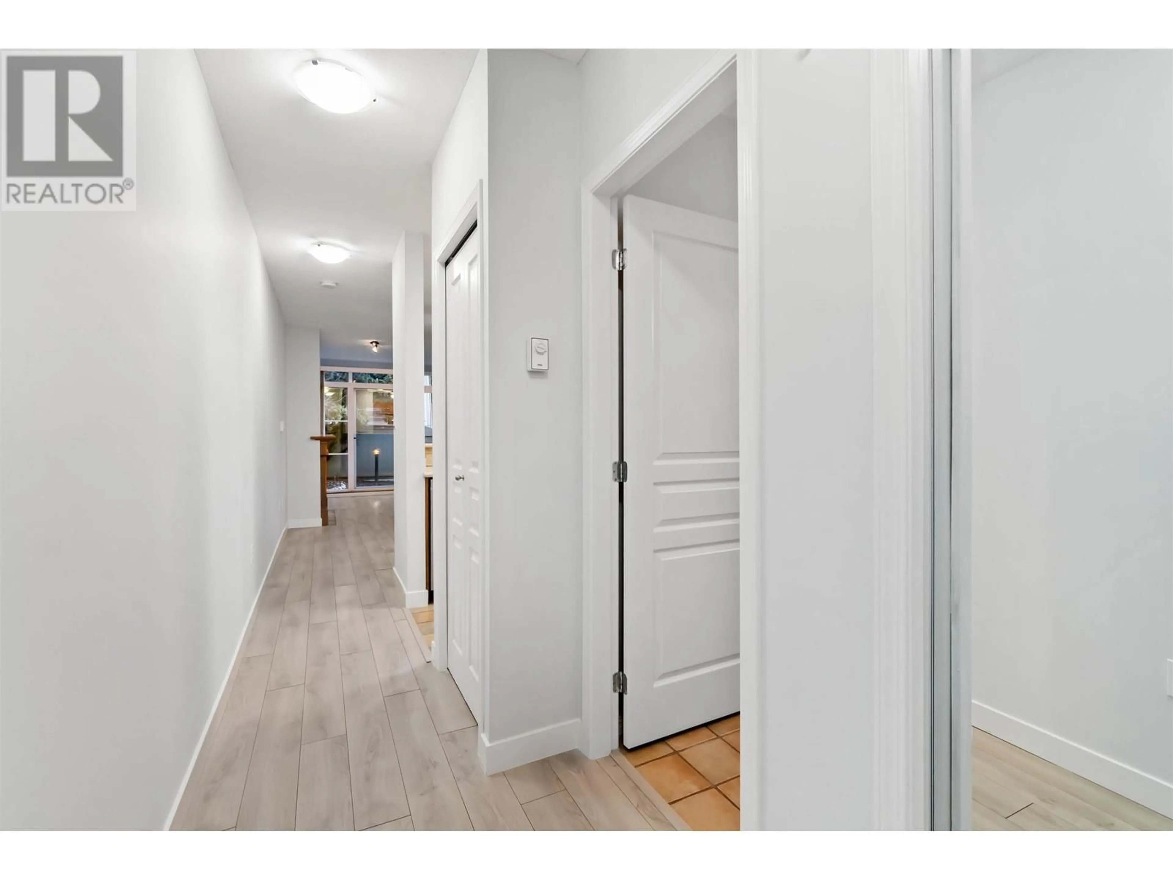 Indoor entryway for 108 2929 W 4TH AVENUE, Vancouver British Columbia V6K4T3