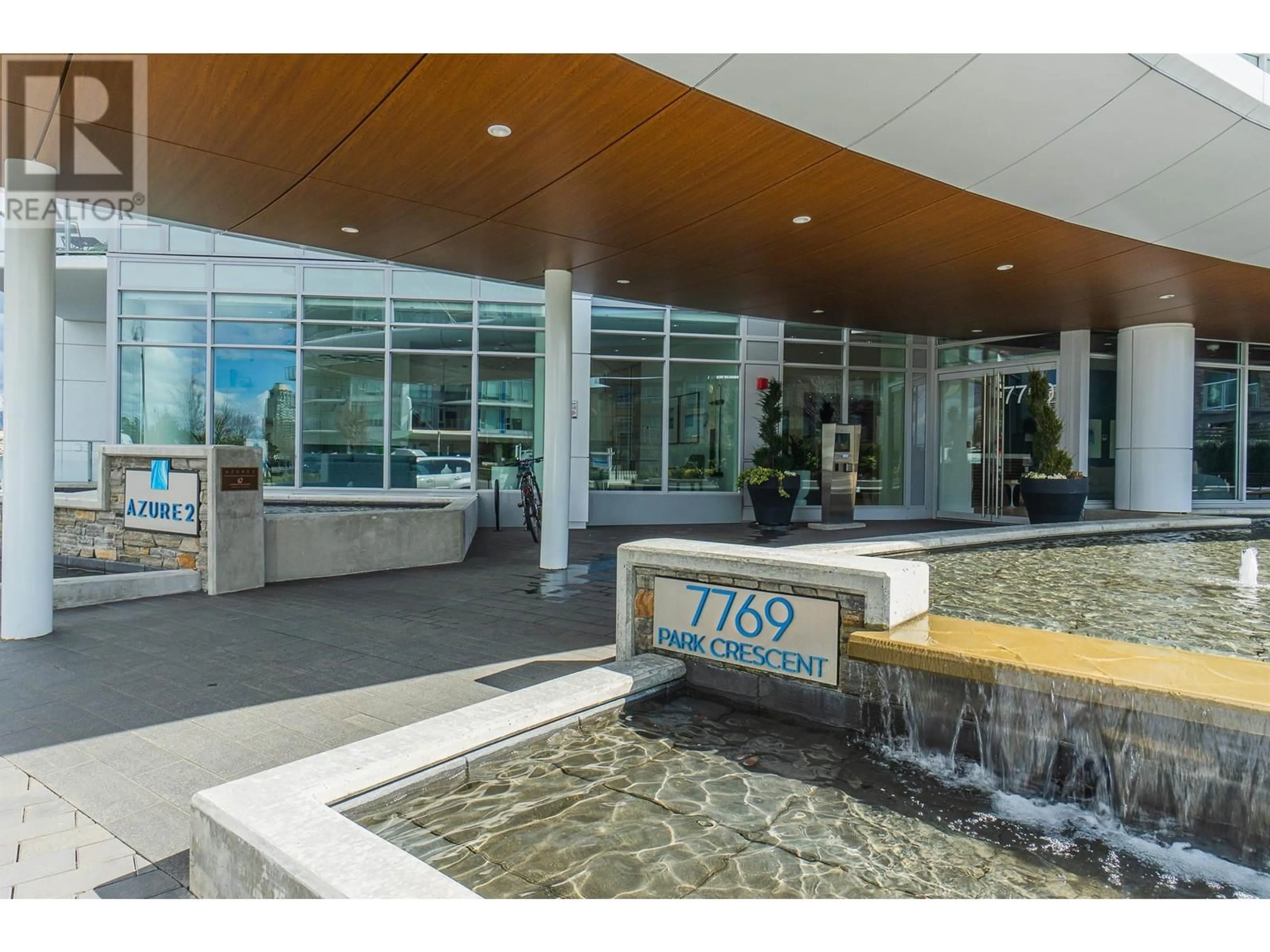 Indoor foyer for 202 - 7769 PARK CRESCENT, Burnaby British Columbia V3N0J7