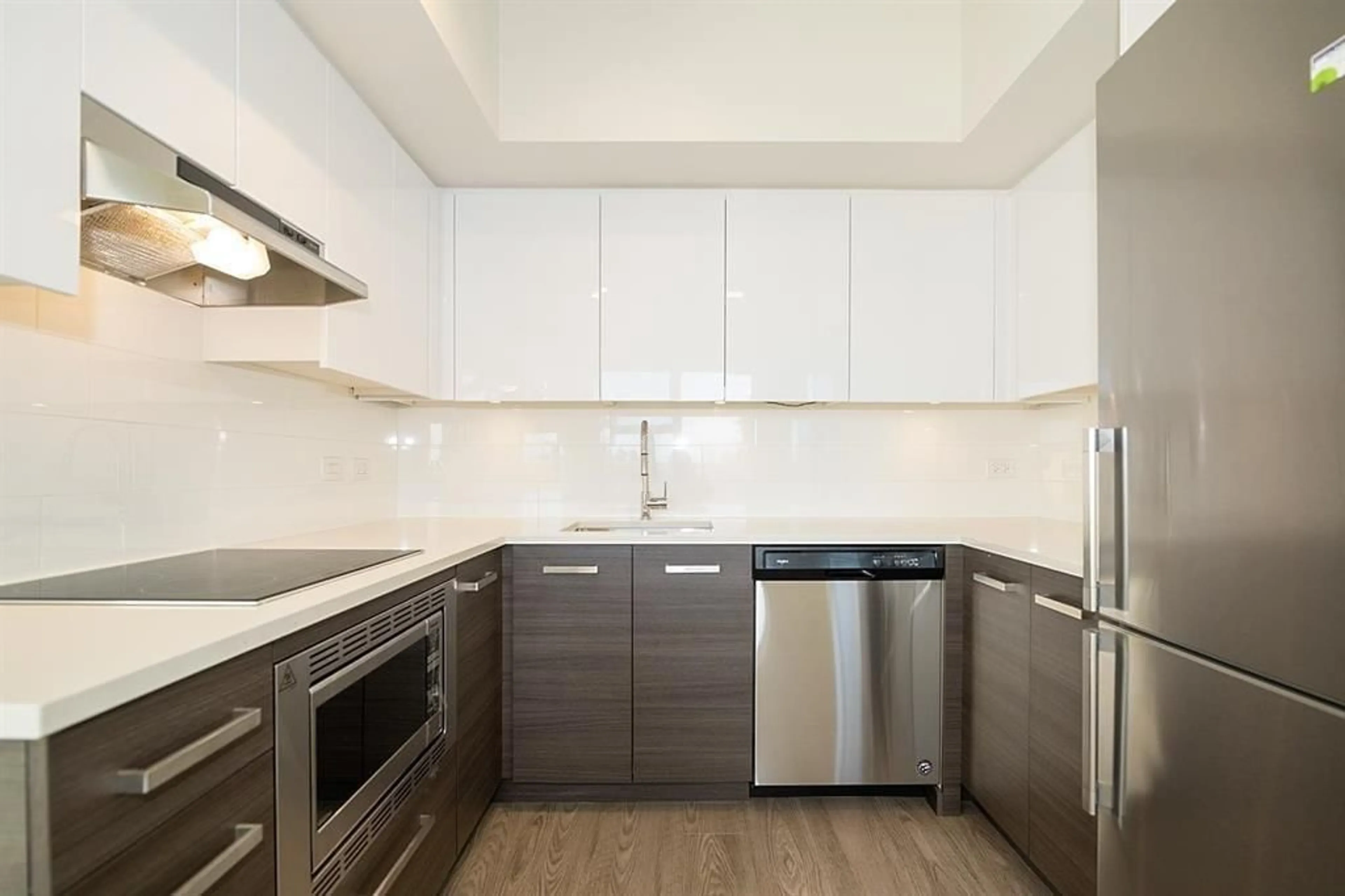 Standard kitchen, unknown for 516 10928 132 STREET, Surrey British Columbia V3T3W7