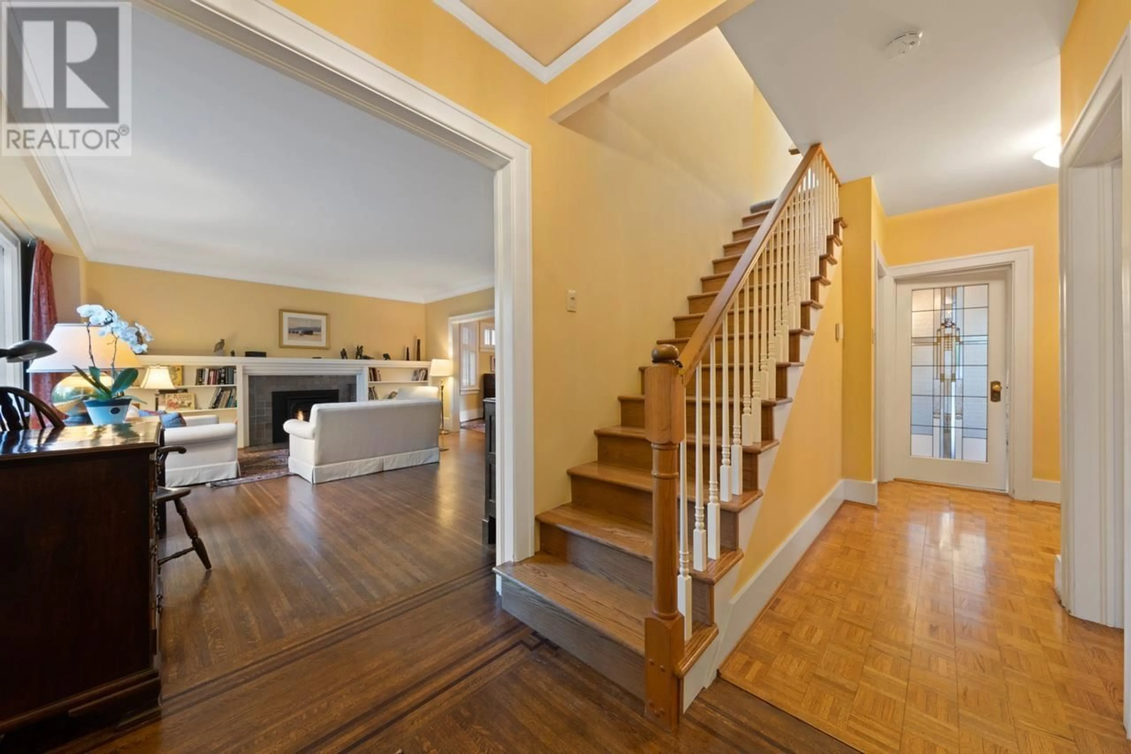 Indoor foyer for 1750 W 36TH AVENUE, Vancouver British Columbia V6M1K2