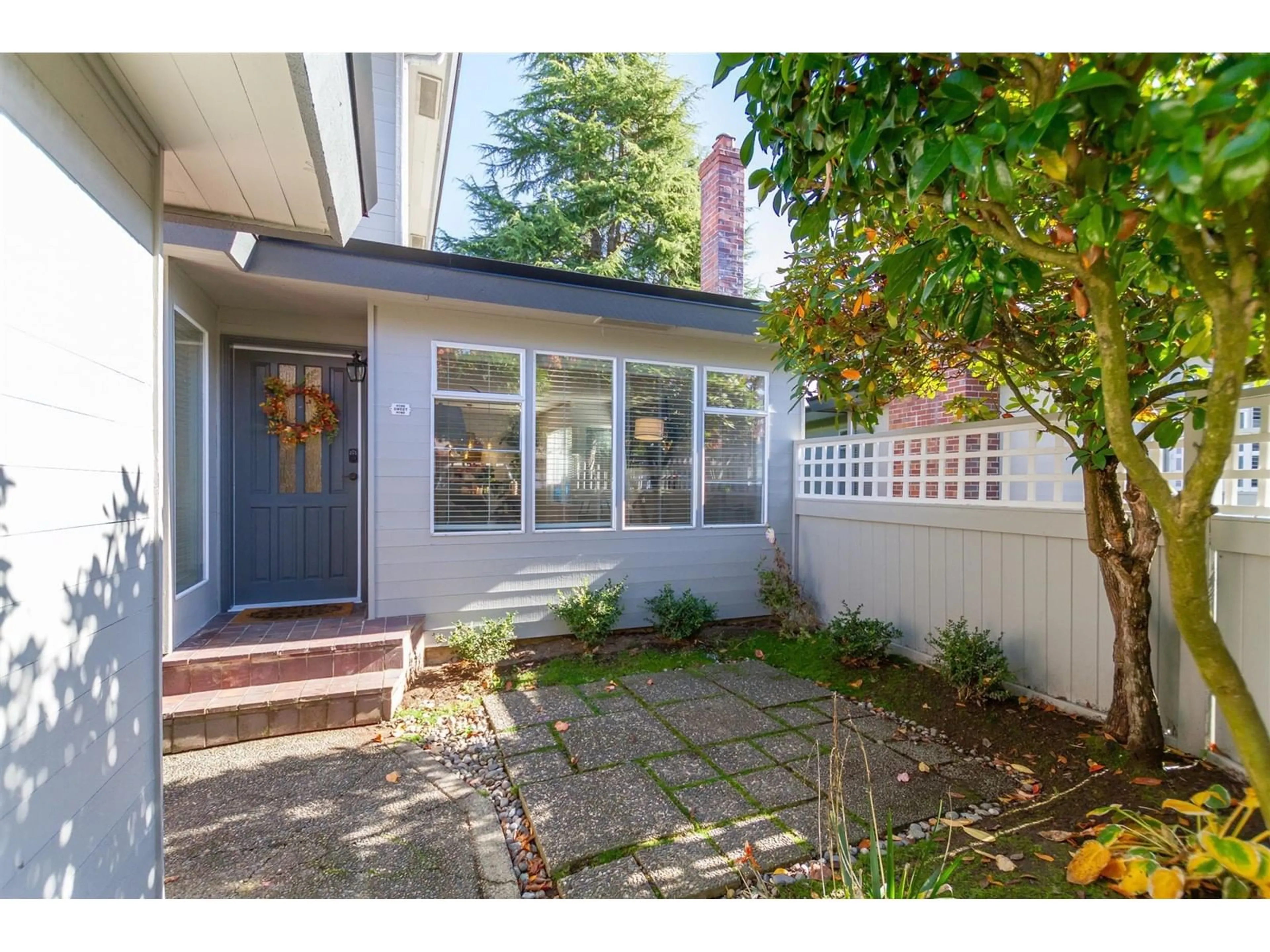 Indoor entryway for 1 14251 18A AVENUE, Surrey British Columbia V4A7N8