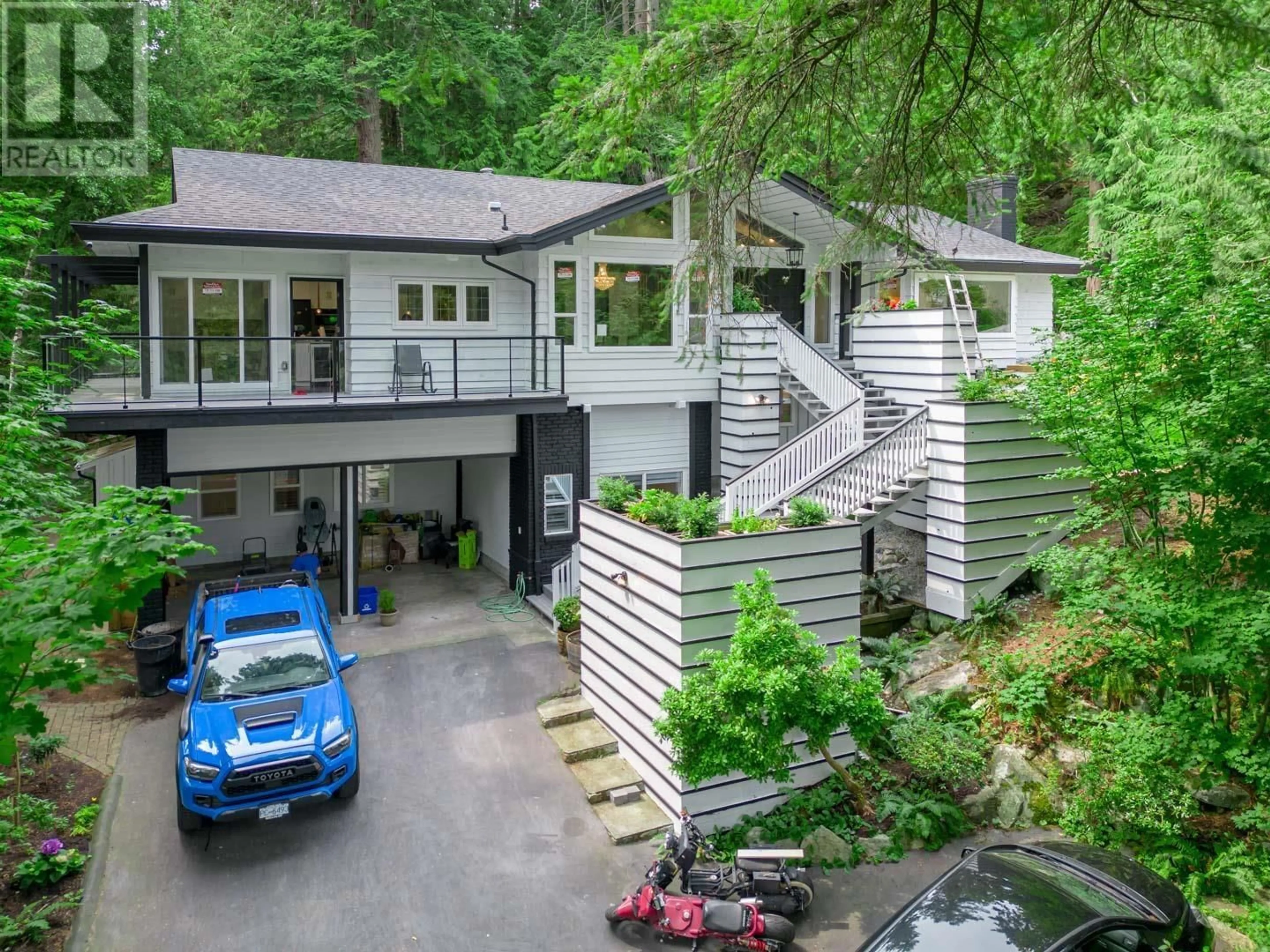 A pic from outside/outdoor area/front of a property/back of a property/a pic from drone, unknown for 4621 CAULFEILD DRIVE, West Vancouver British Columbia V7W1E9