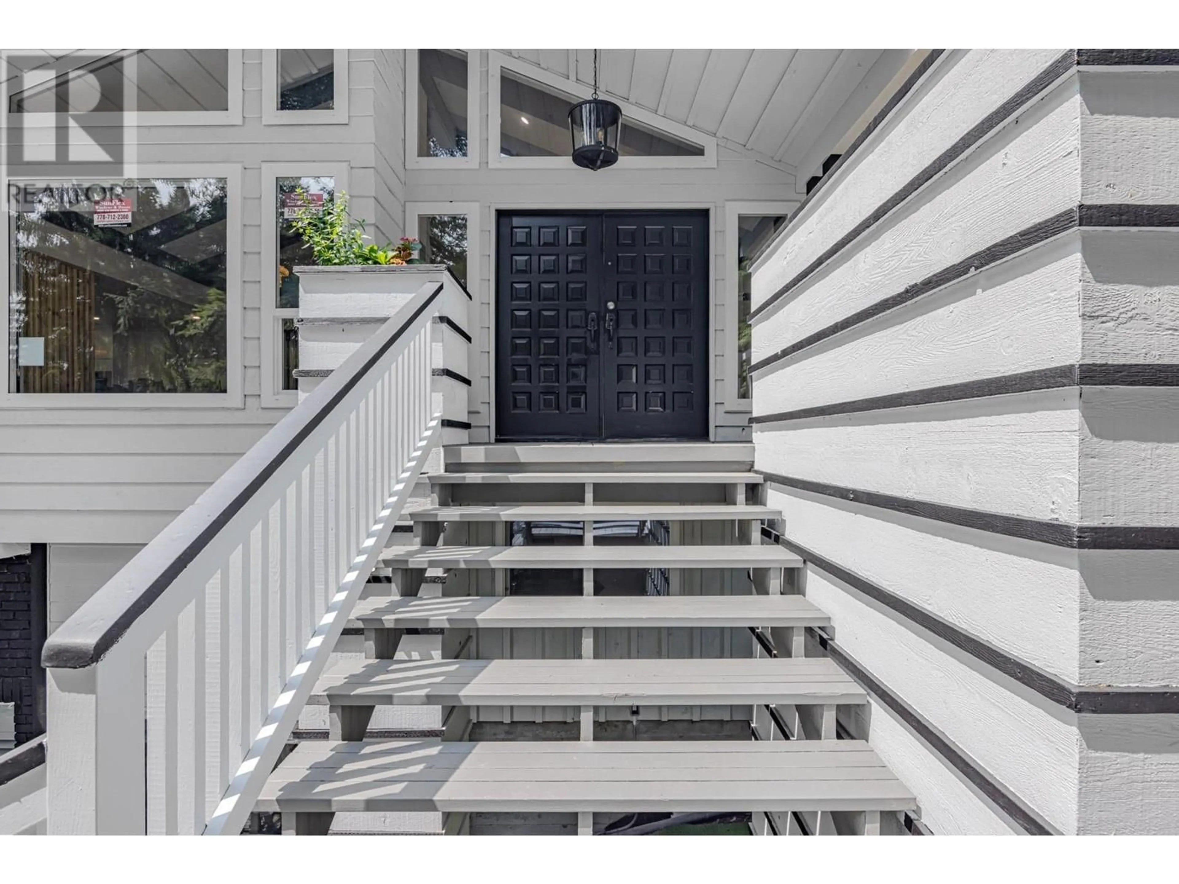 Stairs for 4621 CAULFEILD DRIVE, West Vancouver British Columbia V7W1E9