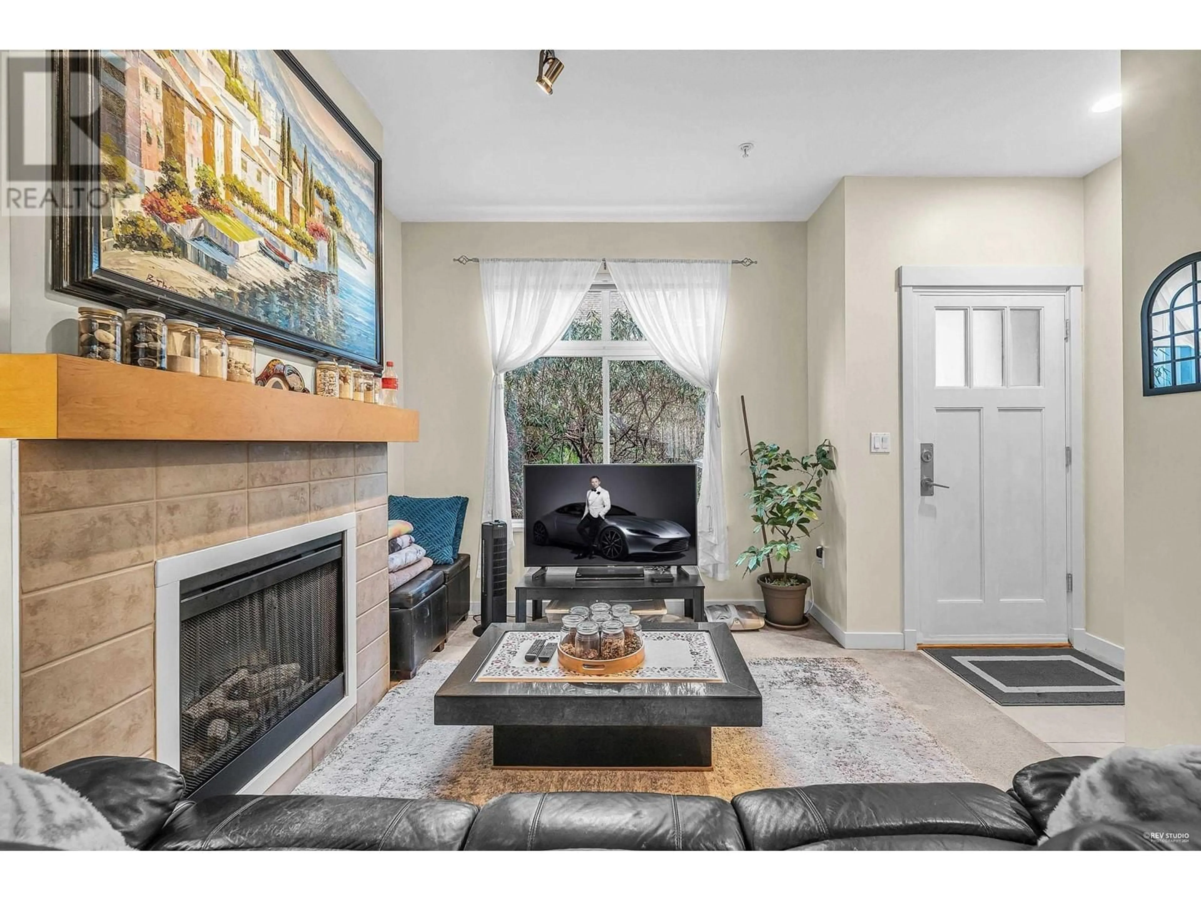 Living room with furniture, unknown for 329 59TH AVENUE, Vancouver British Columbia V5X1X3