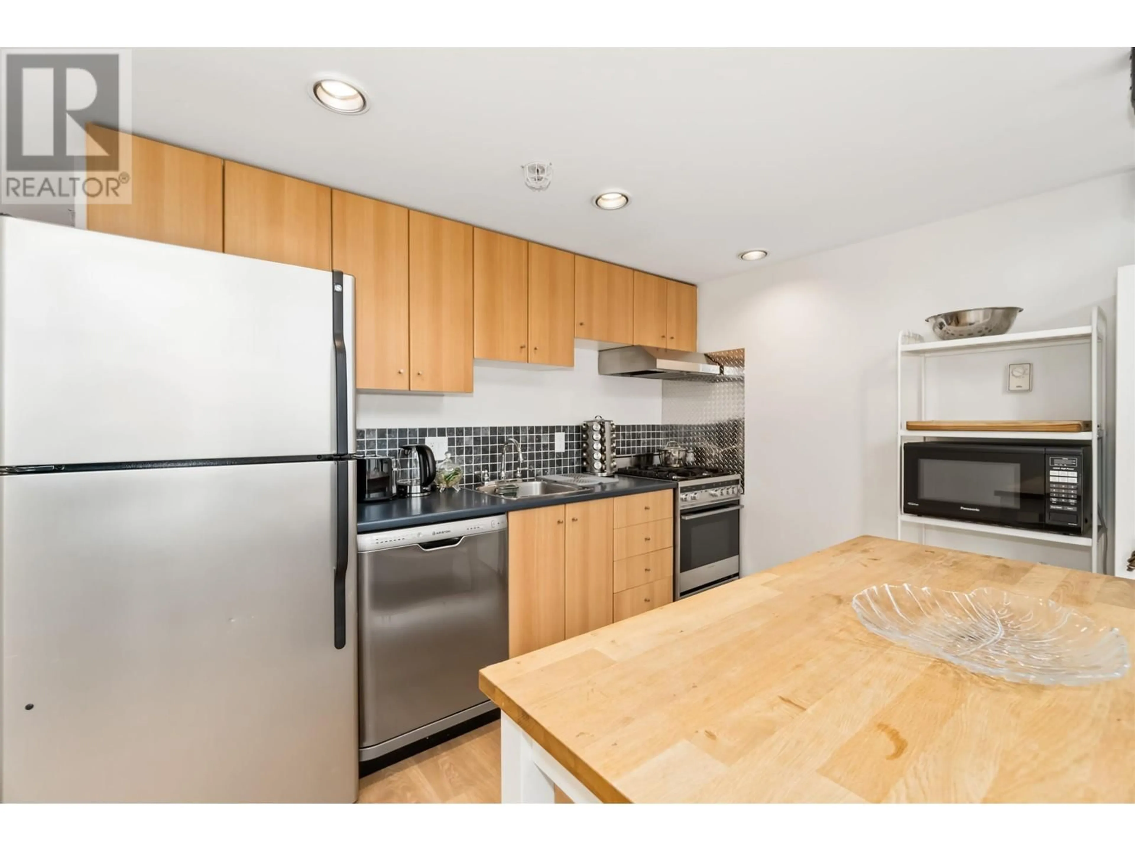 Standard kitchen, wood/laminate floor for 301 933 SEYMOUR STREET, Vancouver British Columbia V6B6L6