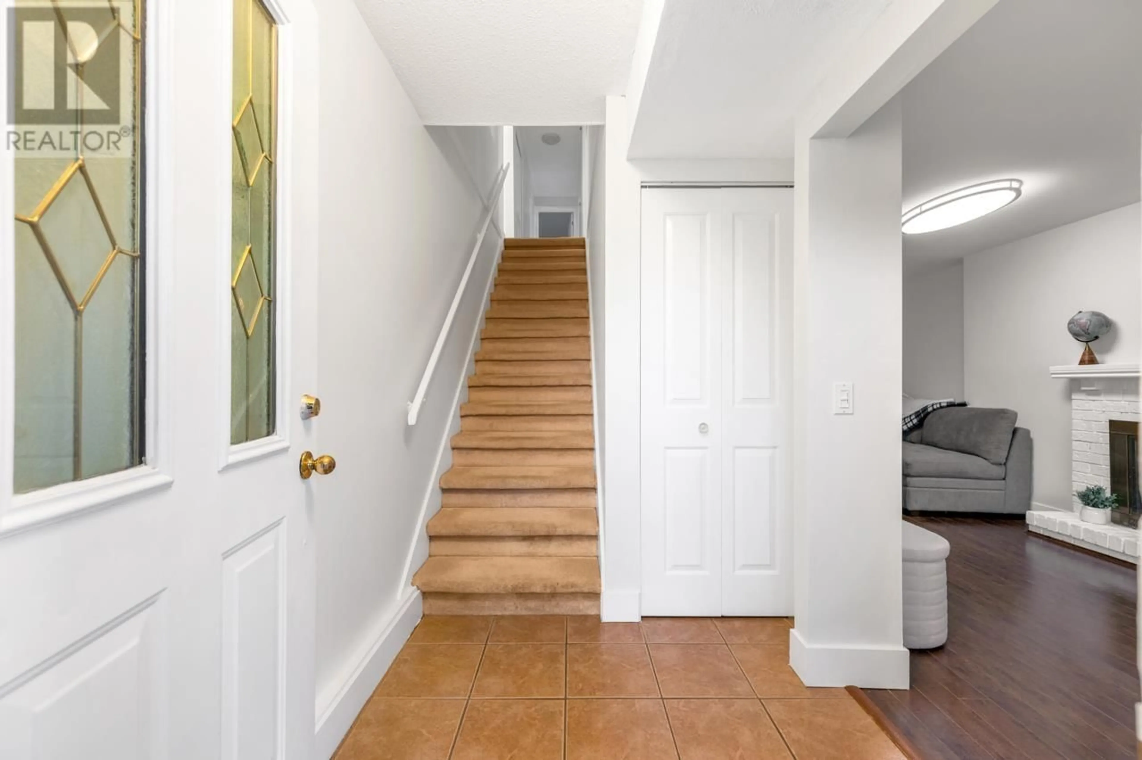 Indoor foyer for 9273 RYAN CRESCENT, Richmond British Columbia V7A2H1