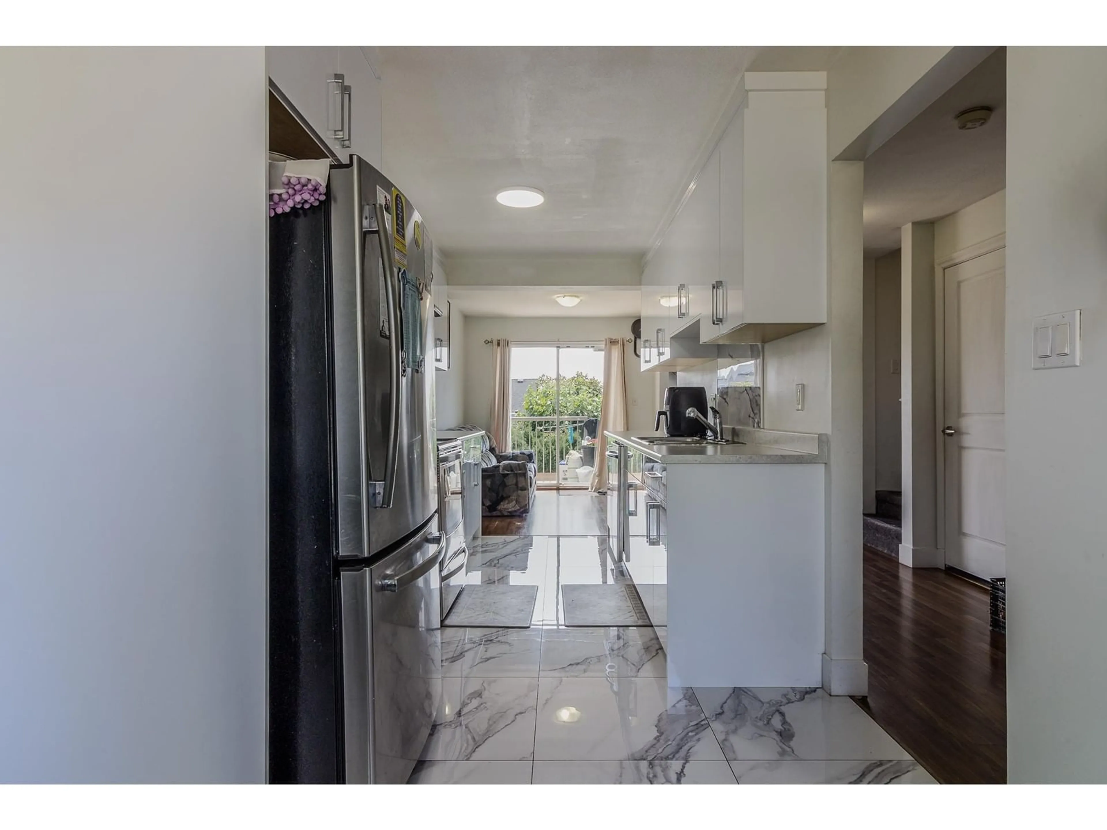 Open concept kitchen, ceramic/tile floor for 6 - 3070 TOWNLINE, Abbotsford British Columbia V2T5M2