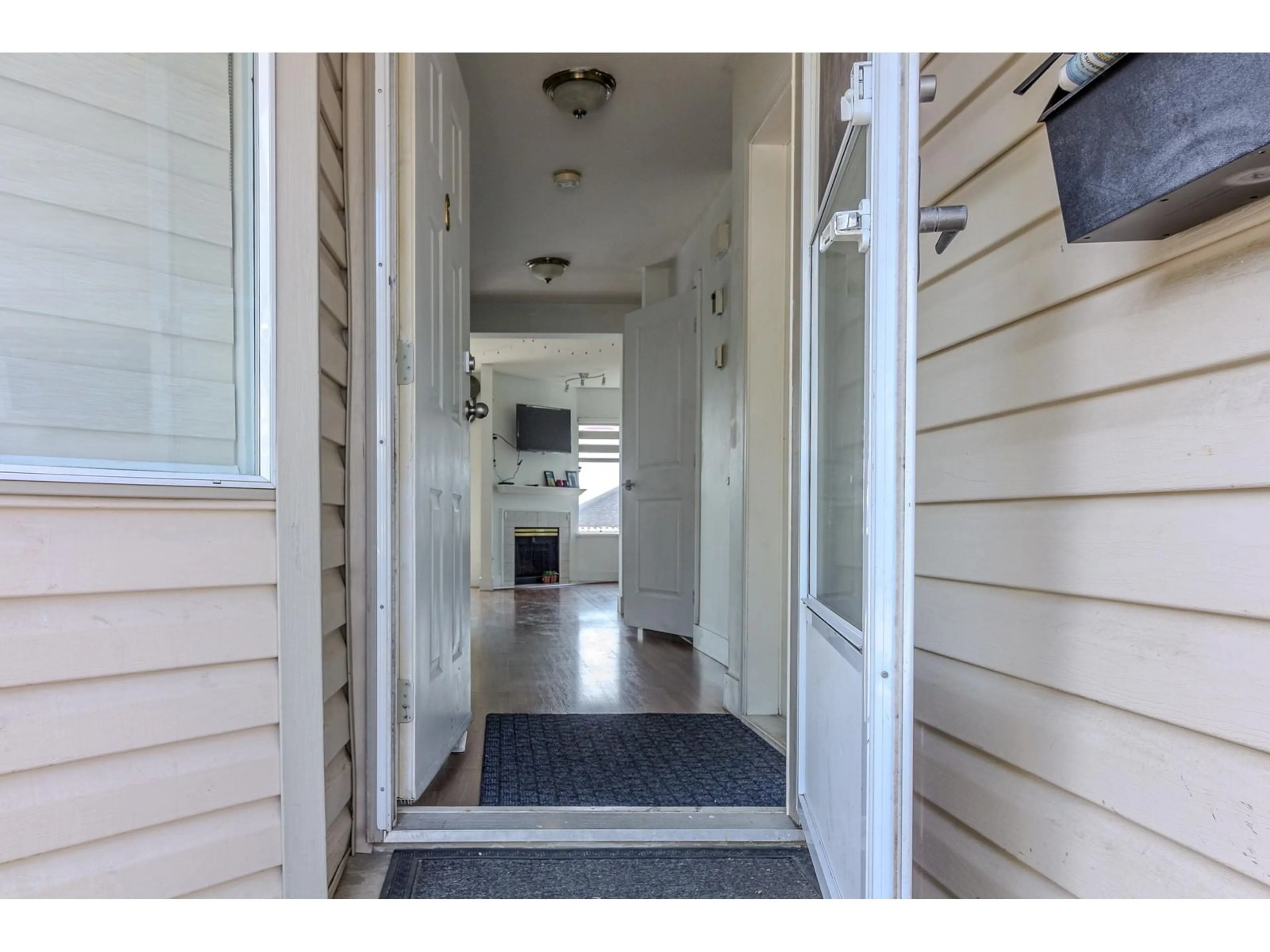 Indoor entryway for 6 - 3070 TOWNLINE, Abbotsford British Columbia V2T5M2