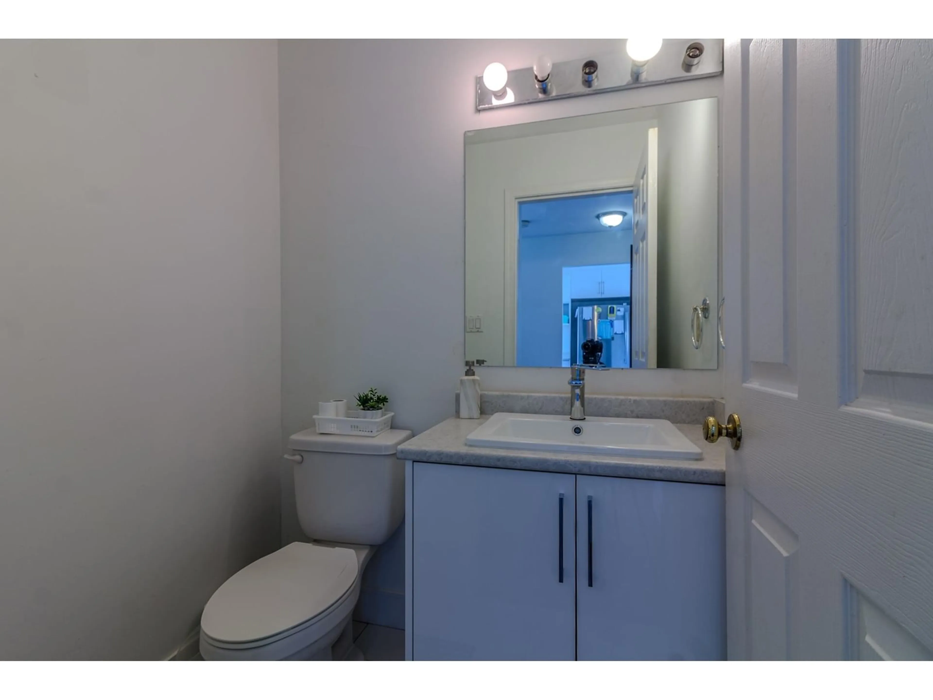 Standard bathroom, unknown for 6 - 3070 TOWNLINE, Abbotsford British Columbia V2T5M2