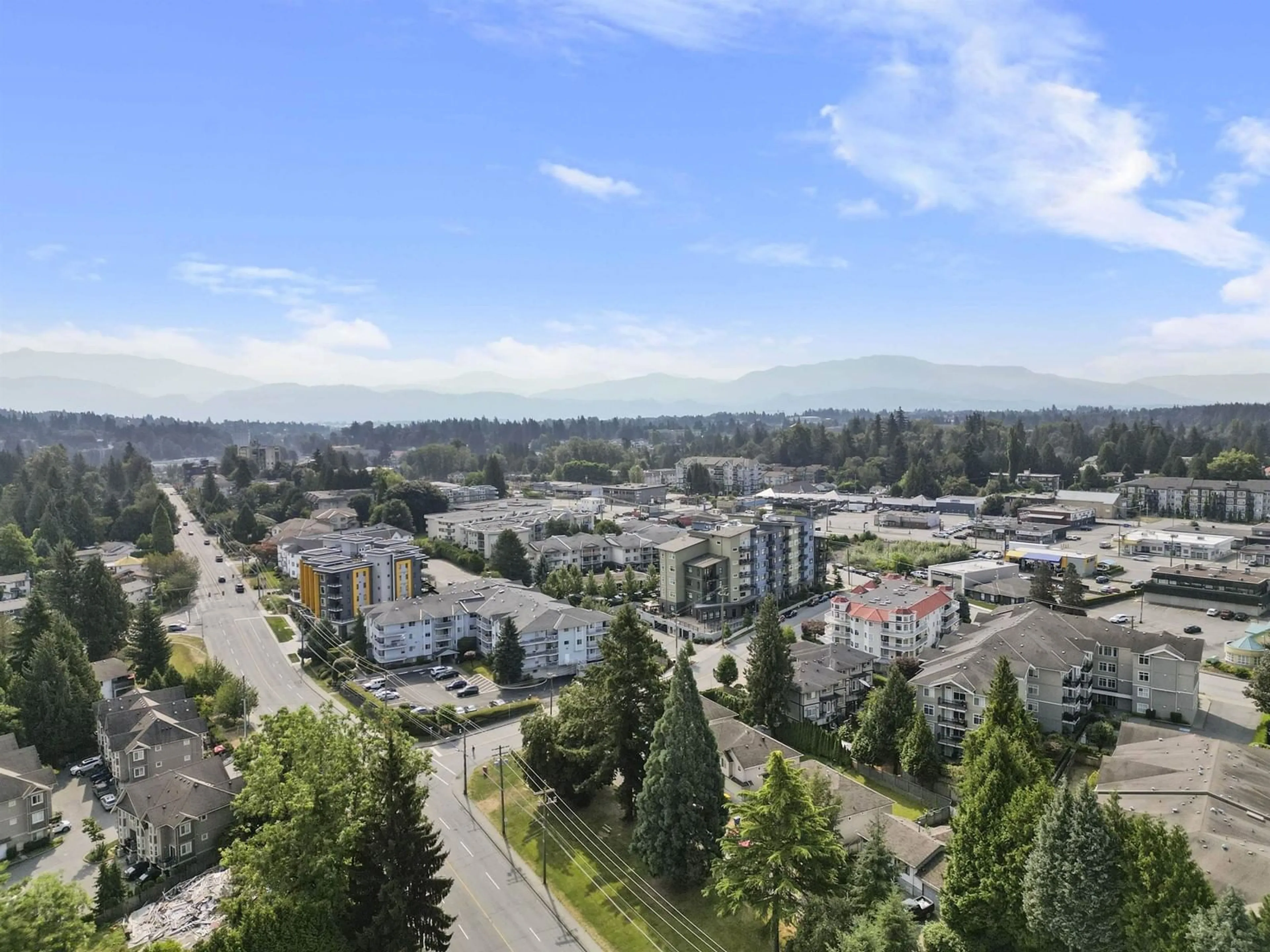 A pic from outside/outdoor area/front of a property/back of a property/a pic from drone, mountain view for 33233 GEORGE FERGUSON WAY, Abbotsford British Columbia V2S3L6