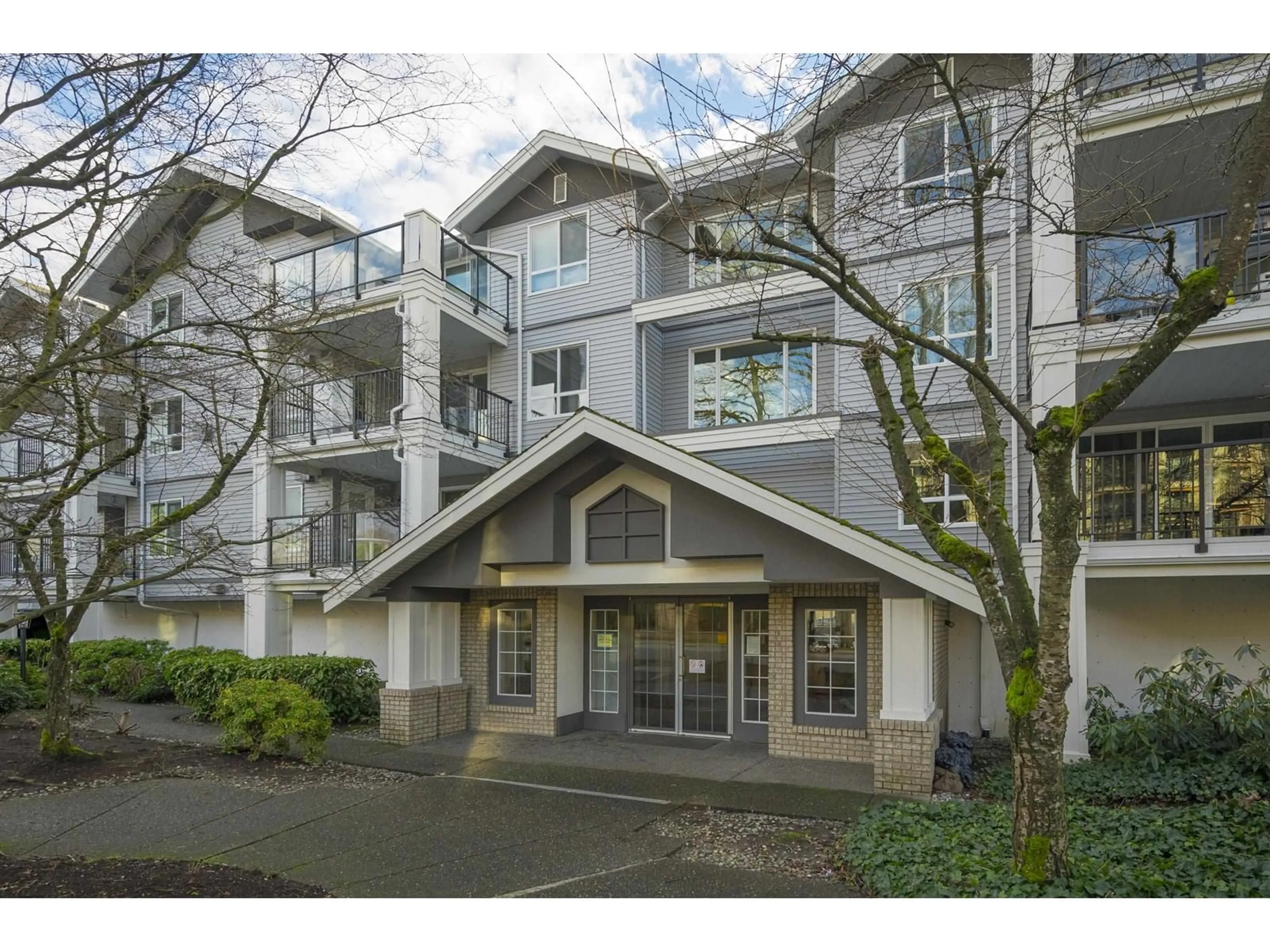 Indoor foyer for 109 20976 56 AVENUE, Langley British Columbia V3A7Z2