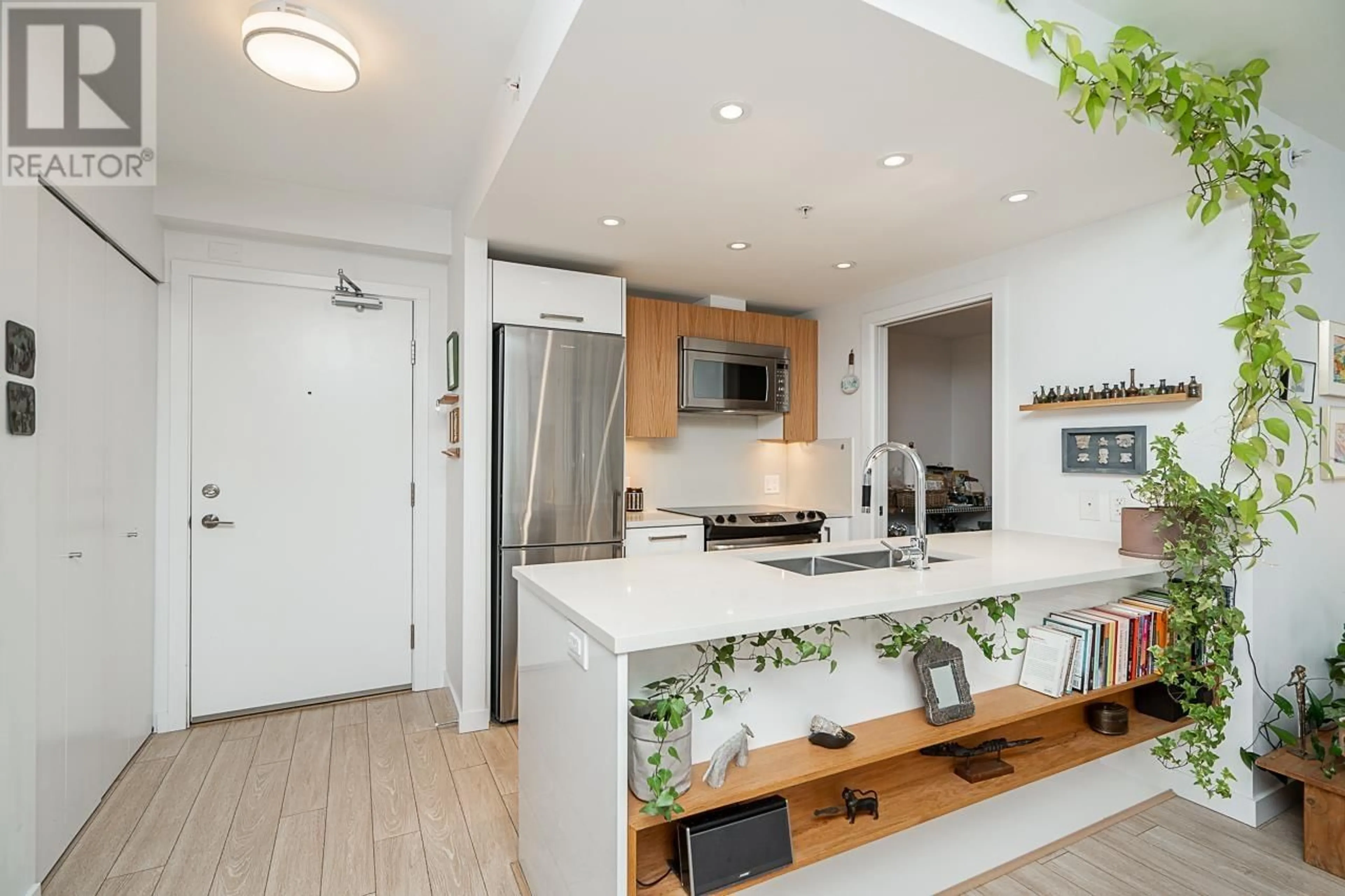 Open concept kitchen, unknown for 604 983 E HASTINGS STREET, Vancouver British Columbia V6A0G9