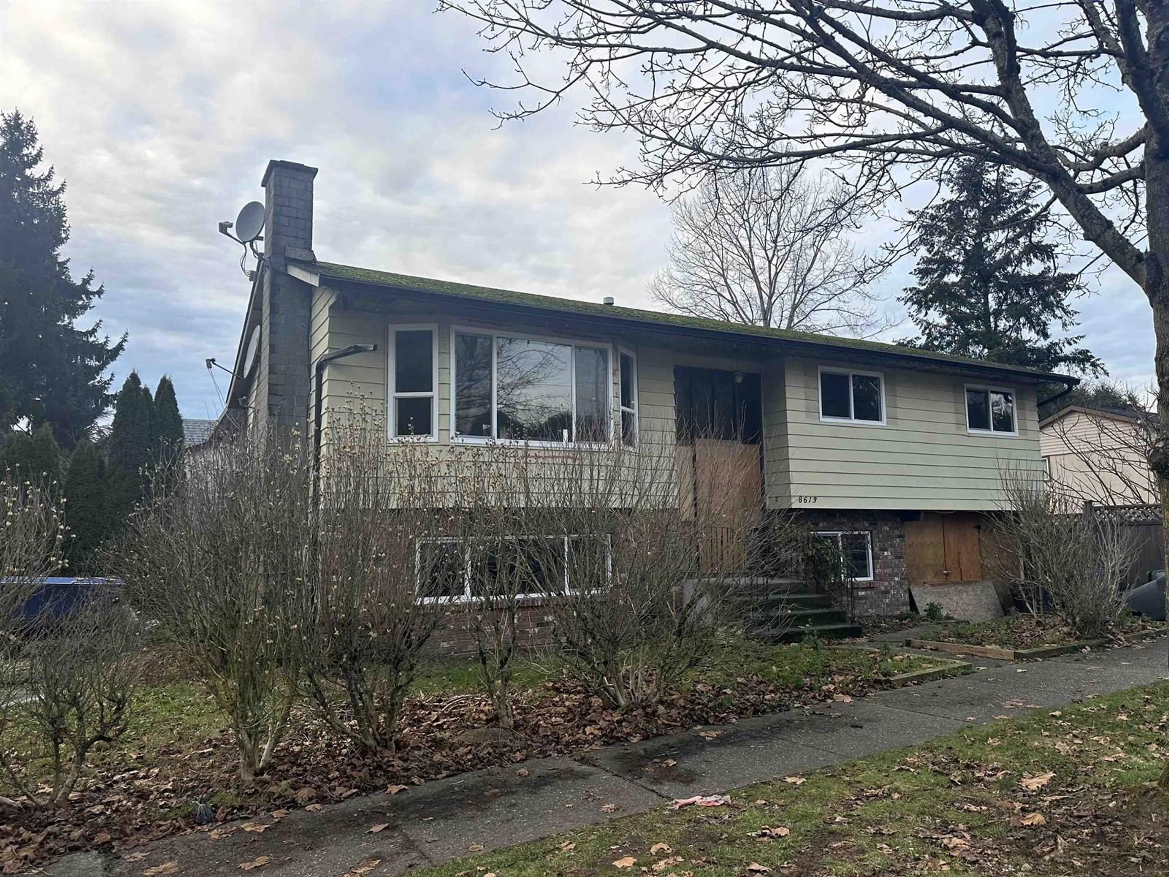 Home with vinyl exterior material, street for 8613 154, Surrey British Columbia V3S4Z6