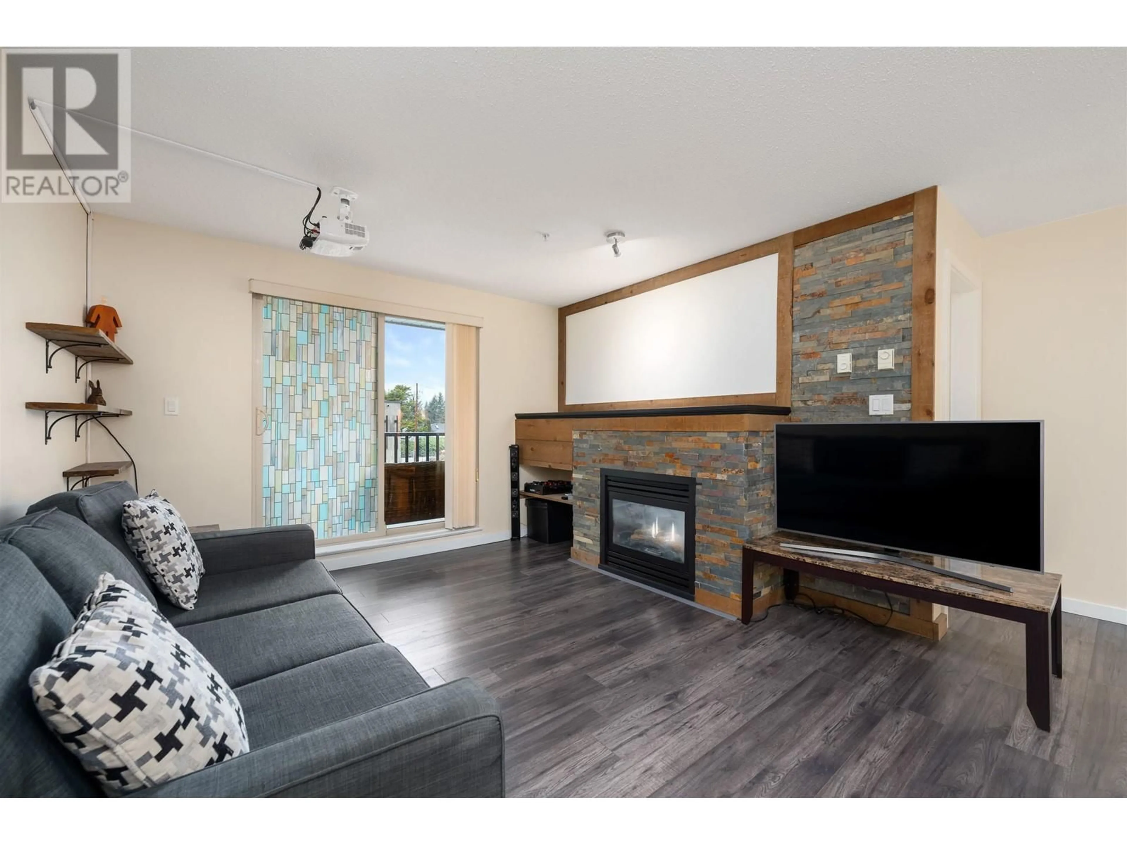 Living room with furniture, wood/laminate floor for 109 38003 SECOND AVENUE, Squamish British Columbia V8B0C4