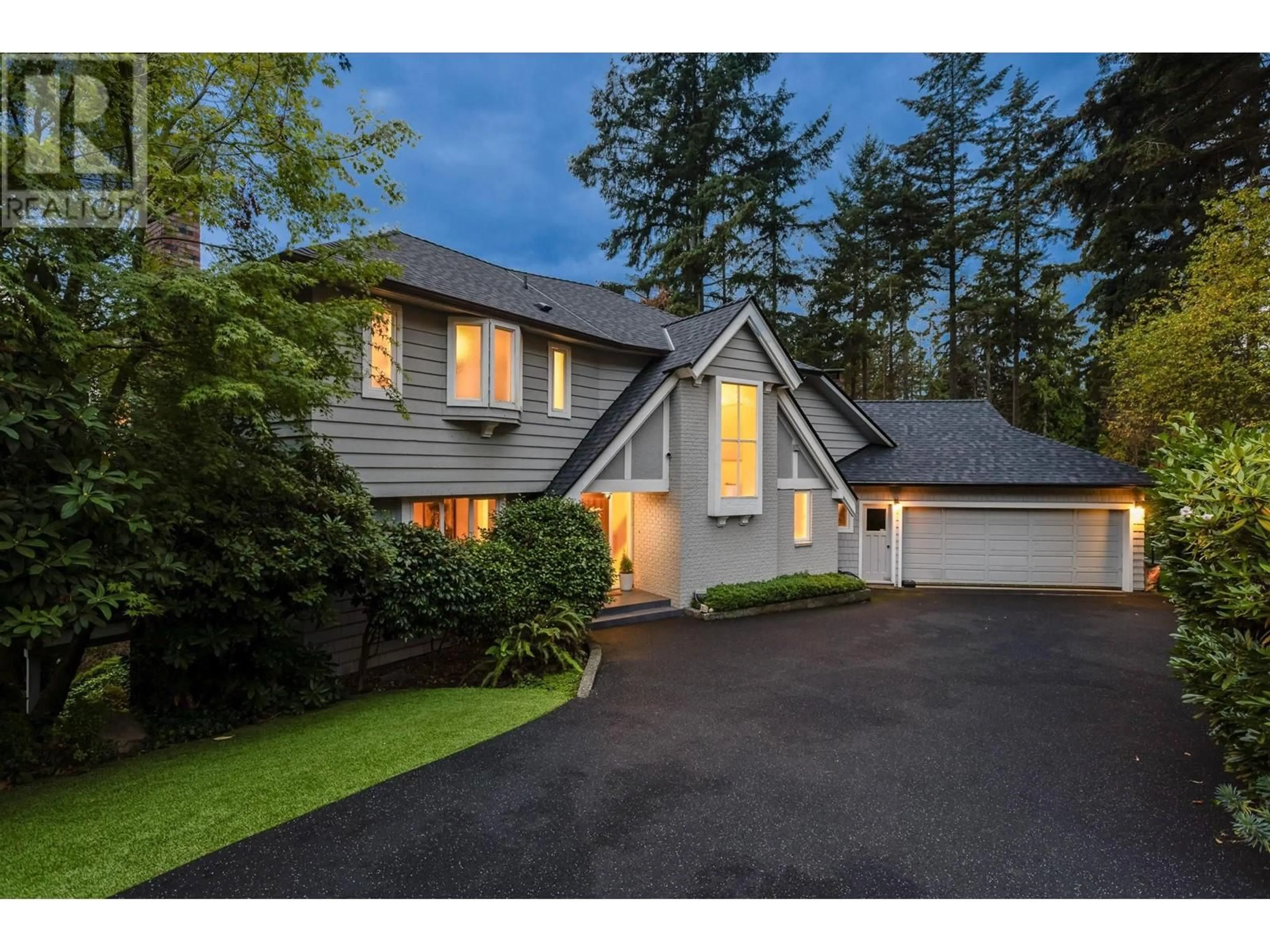 Home with vinyl exterior material, street for 3714 SOUTHRIDGE PLACE, West Vancouver British Columbia V7V3H8