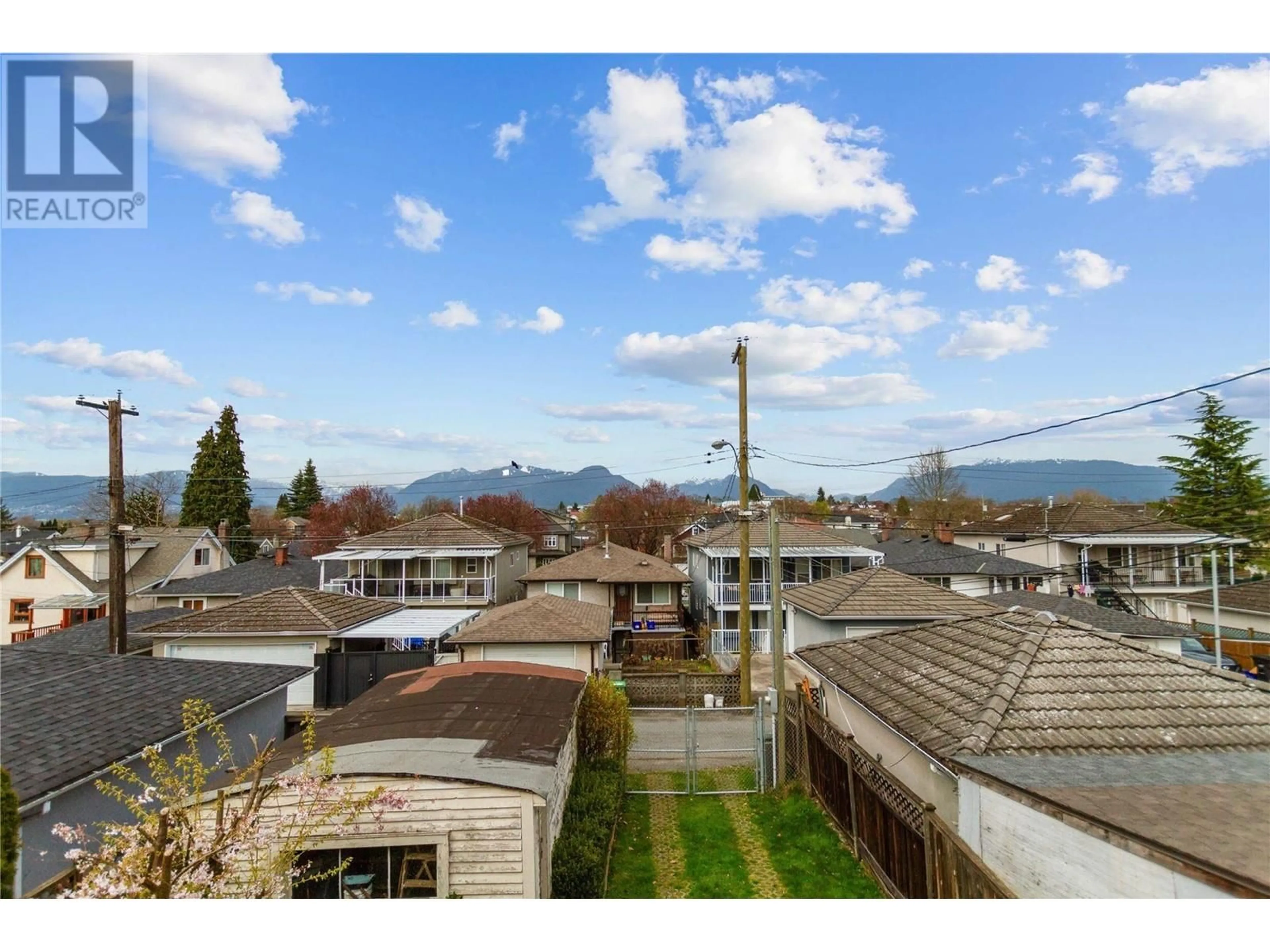 A pic from outside/outdoor area/front of a property/back of a property/a pic from drone, mountain view for 2631 NAPIER STREET, Vancouver British Columbia V5K2W7