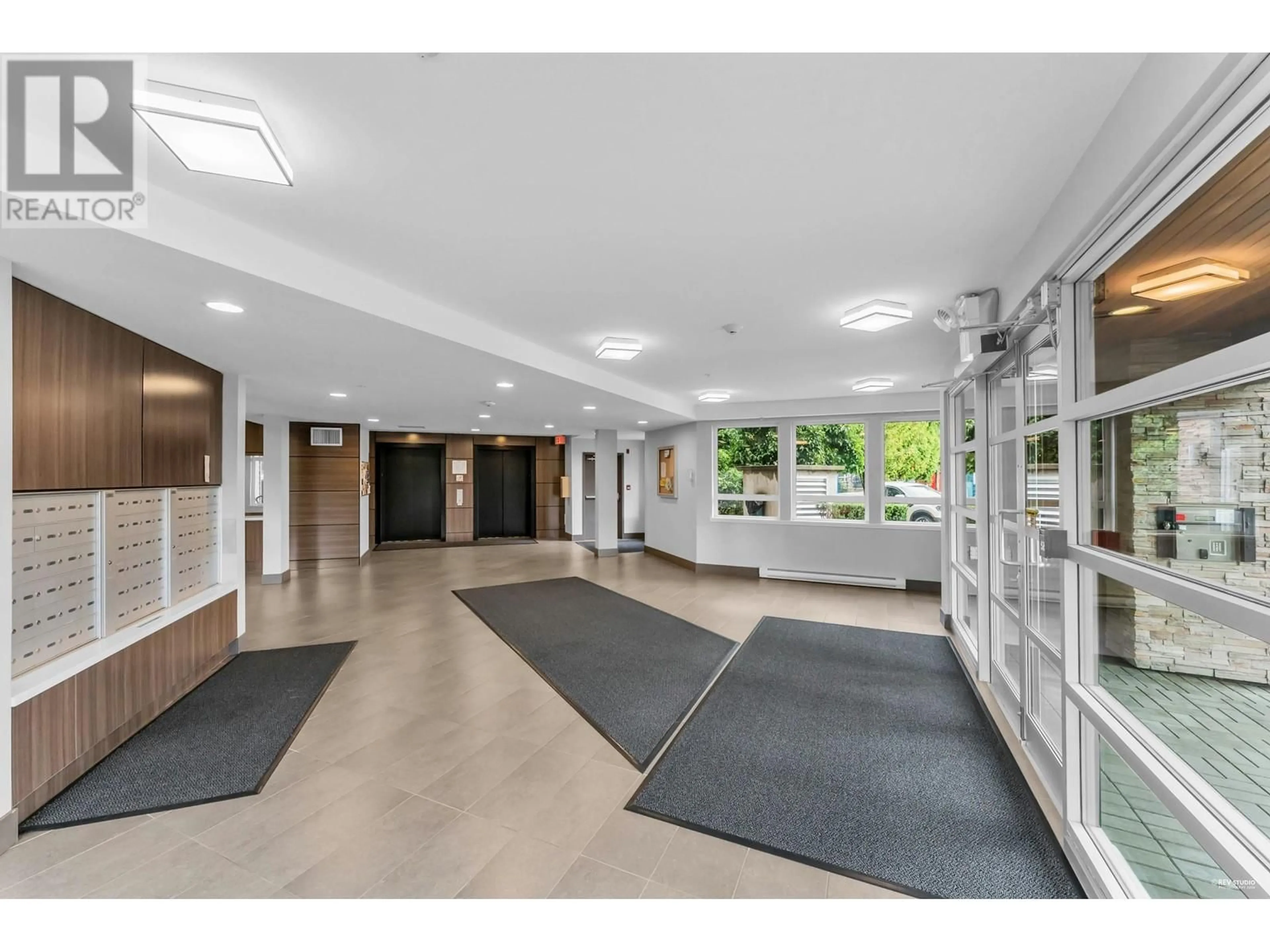 Indoor foyer for 413 12075 EDGE STREET, Maple Ridge British Columbia V2X9E6