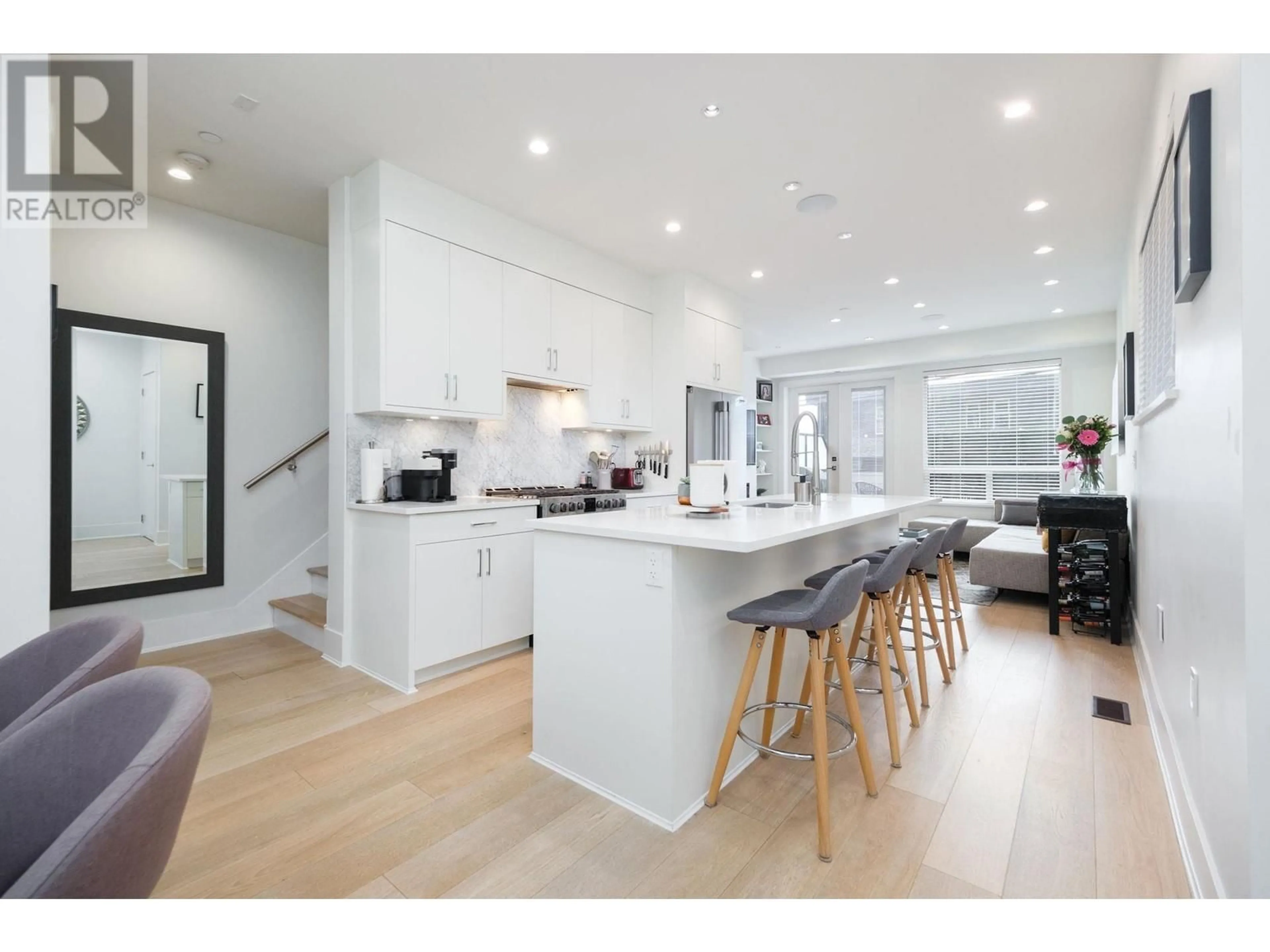 Open concept kitchen, unknown for 251 E 6TH STREET, North Vancouver British Columbia V7L1P4