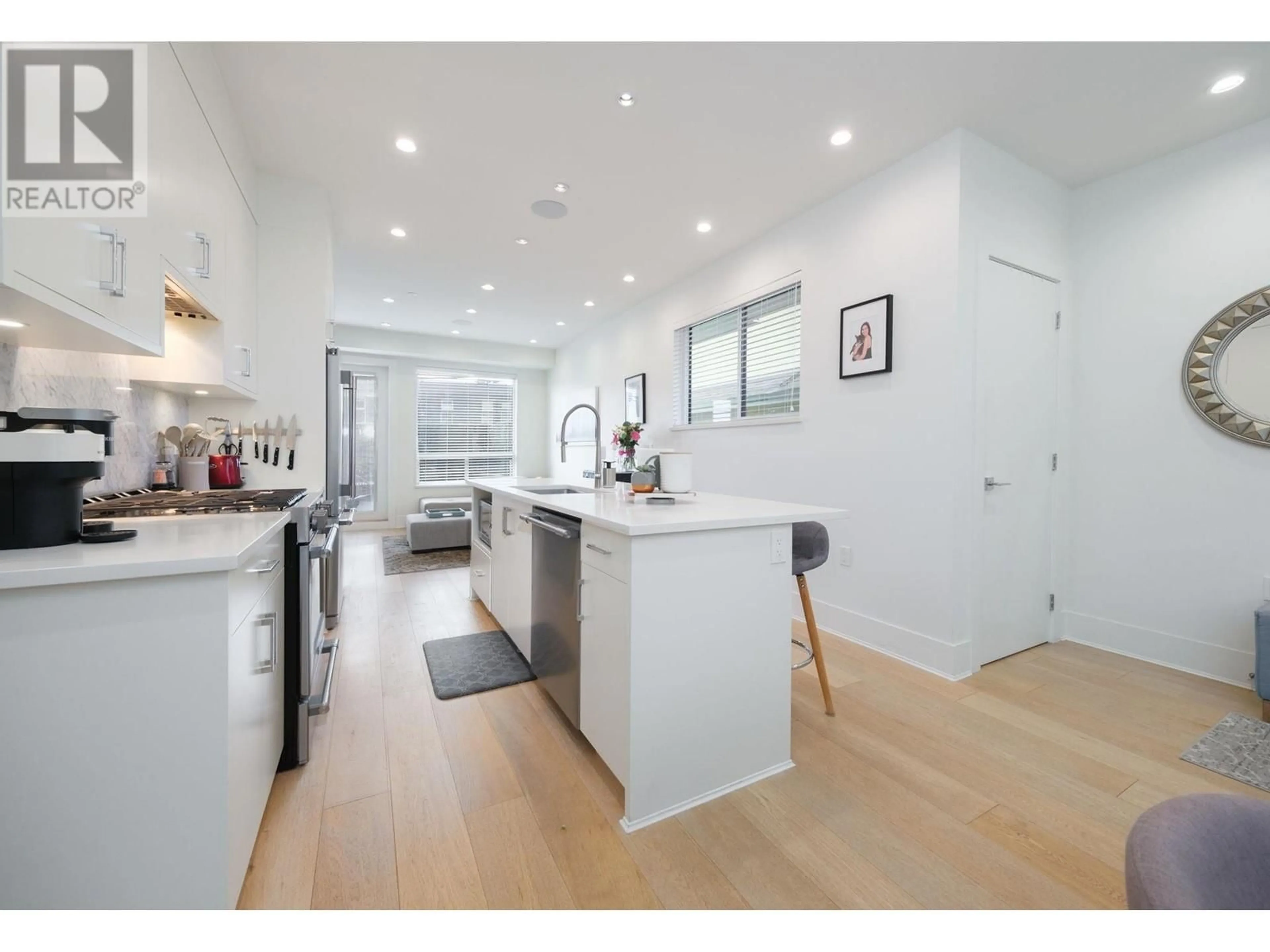 Open concept kitchen, unknown for 251 E 6TH STREET, North Vancouver British Columbia V7L1P4