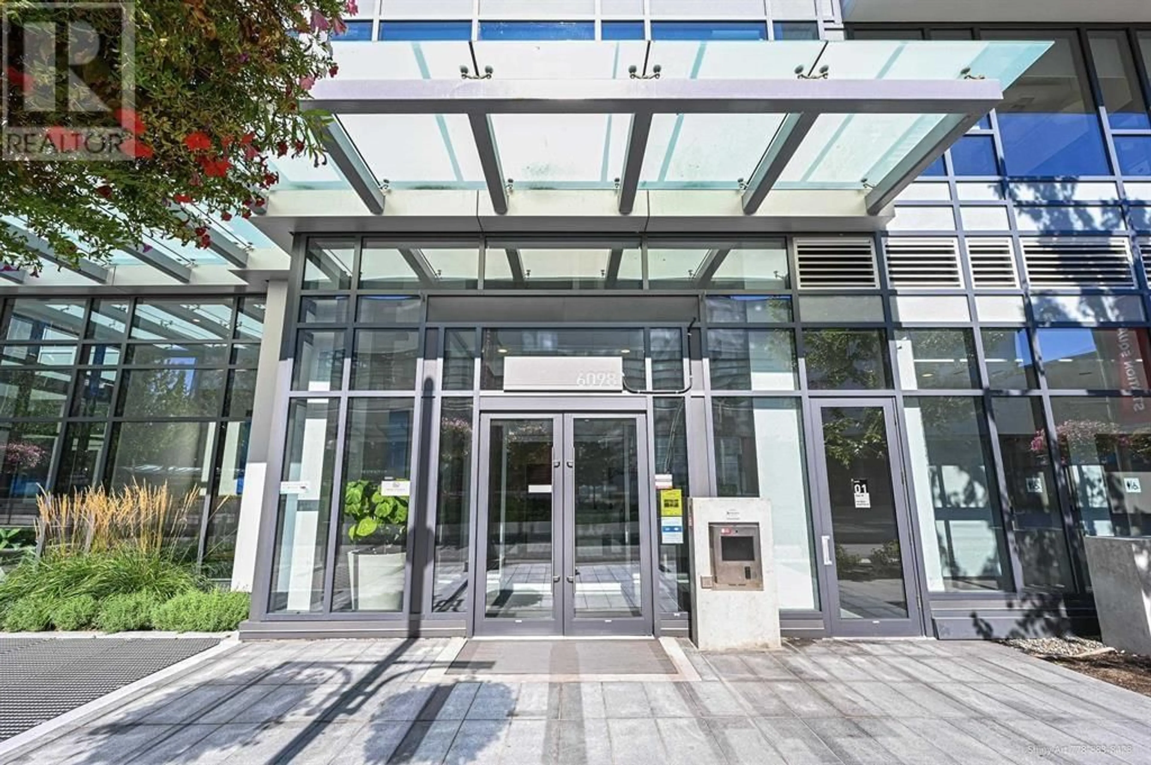 Indoor foyer for 2106 6098 STATION STREET, Burnaby British Columbia V5H0H4