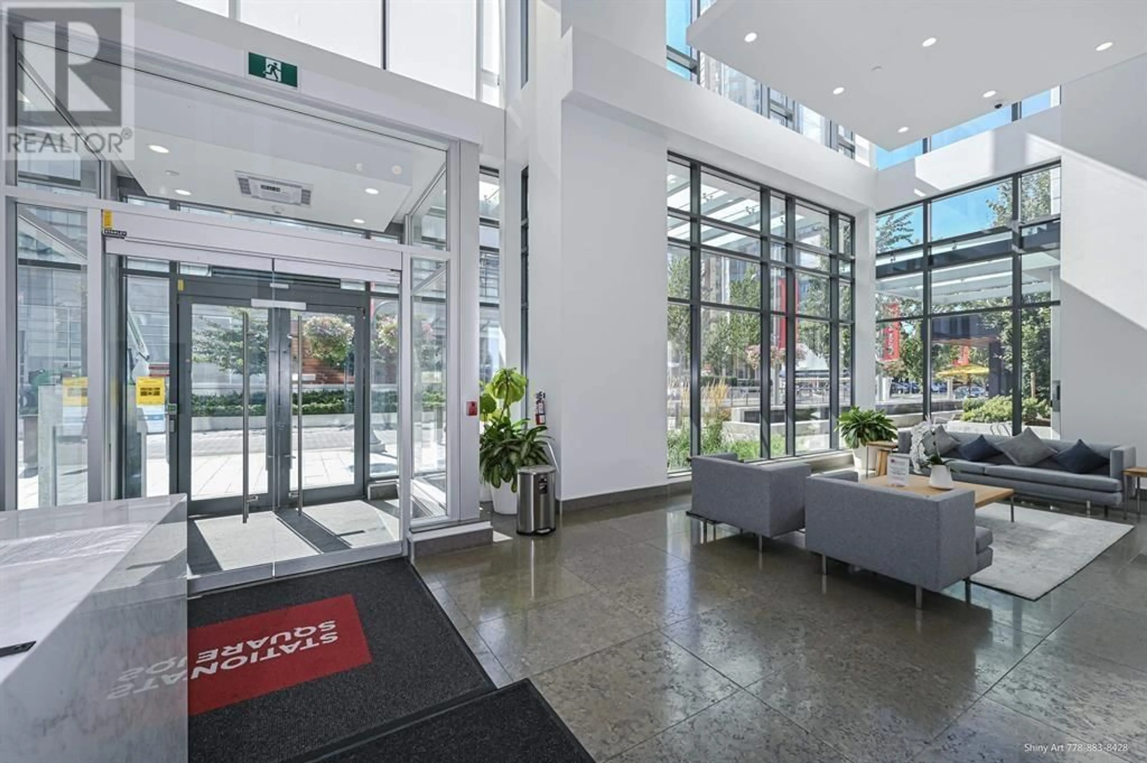 Indoor foyer for 2106 6098 STATION STREET, Burnaby British Columbia V5H0H4