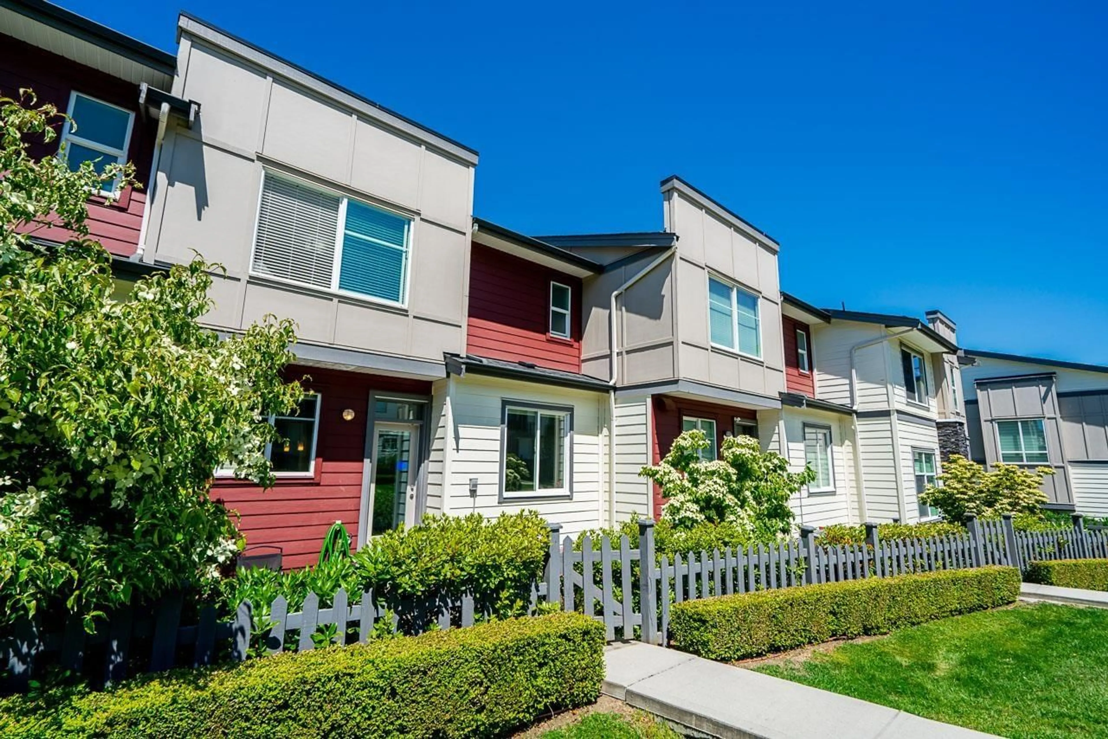 Home with vinyl exterior material, street for 81 15665 MOUNTAIN VIEW DRIVE, Surrey British Columbia V3Z0W8