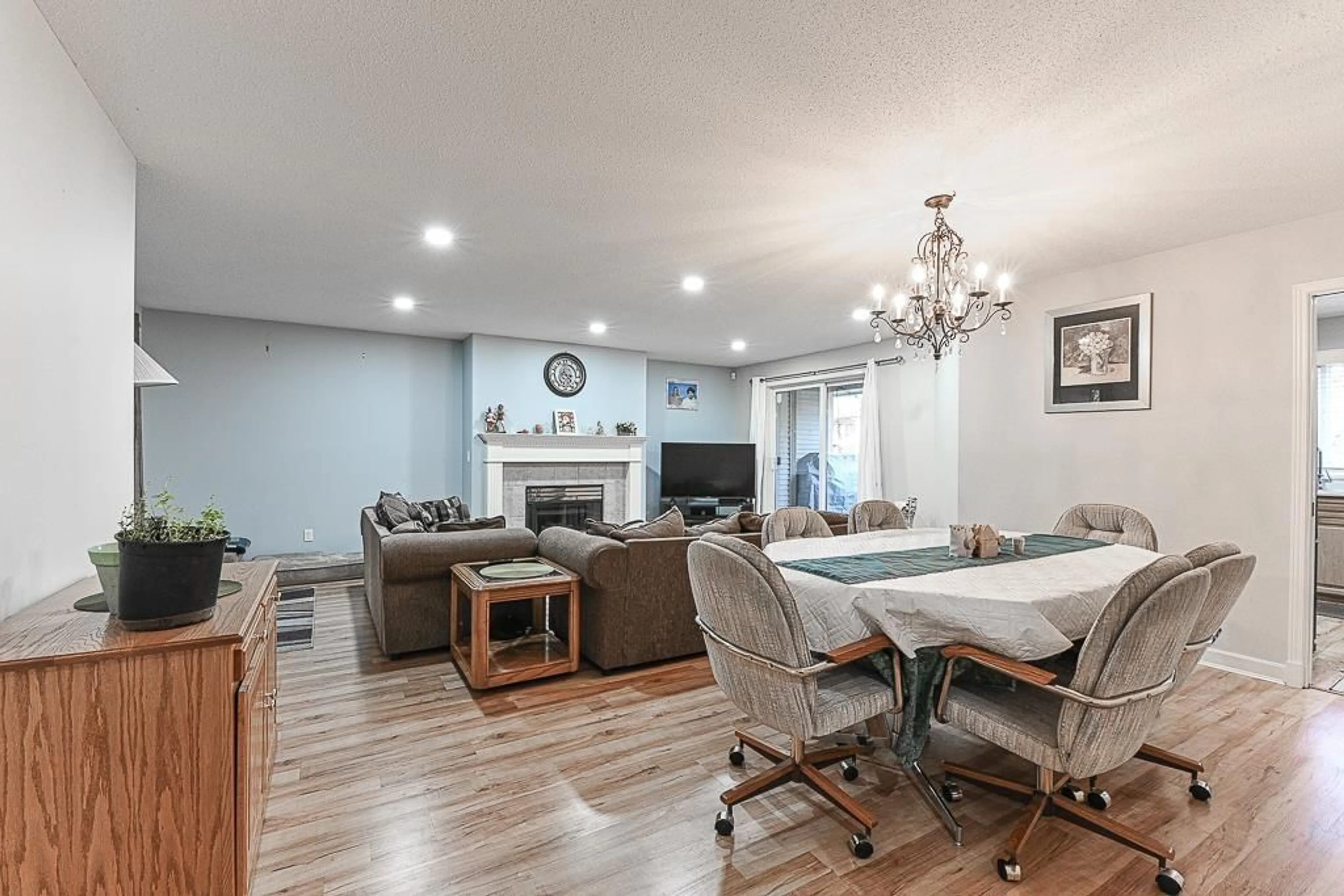 Living room with furniture, wood/laminate floor for 246 - 13888 70, Surrey British Columbia V3W0R8