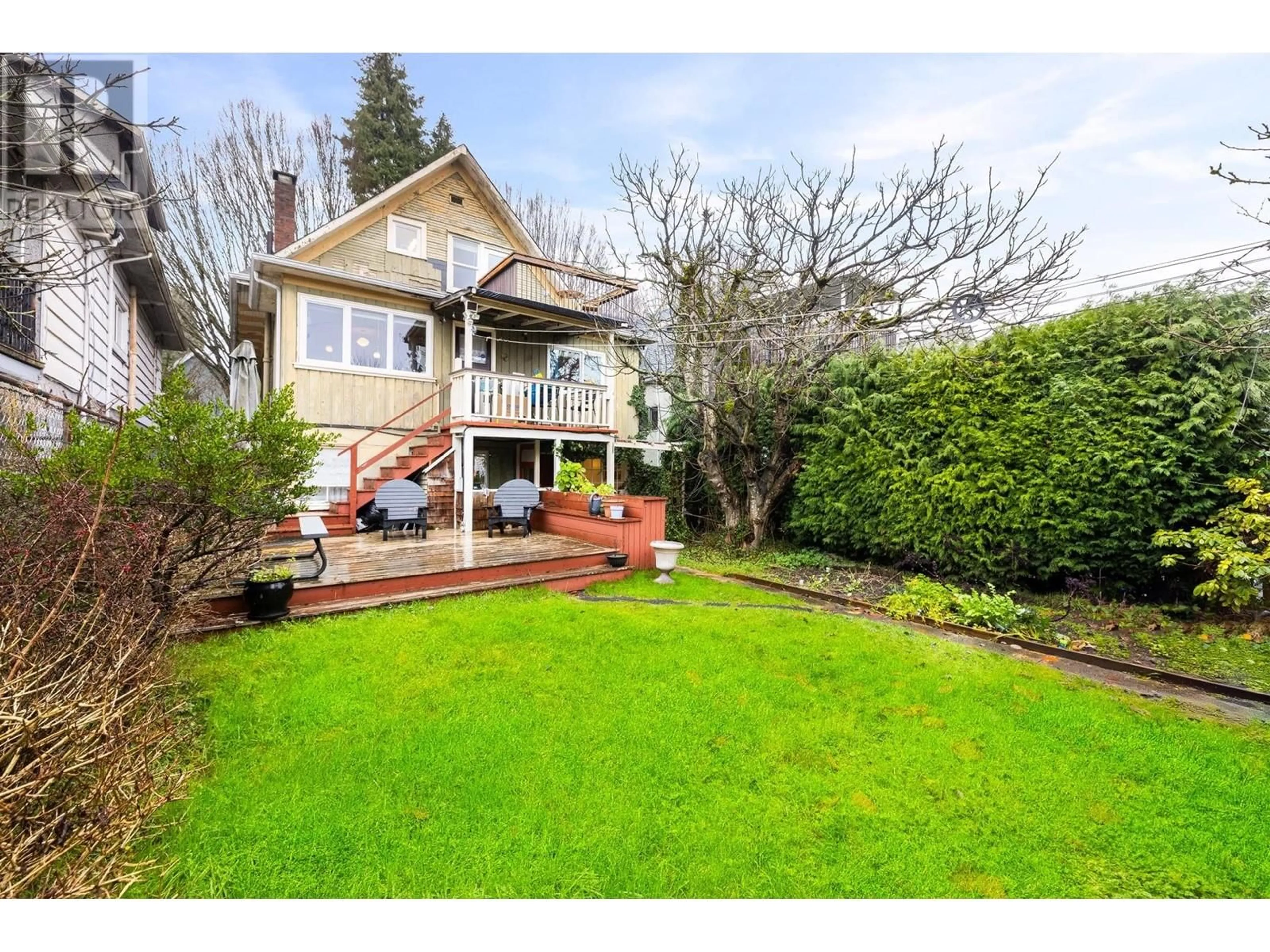 A pic from outside/outdoor area/front of a property/back of a property/a pic from drone, street for 1830 E 1ST AVENUE, Vancouver British Columbia V5N1B1