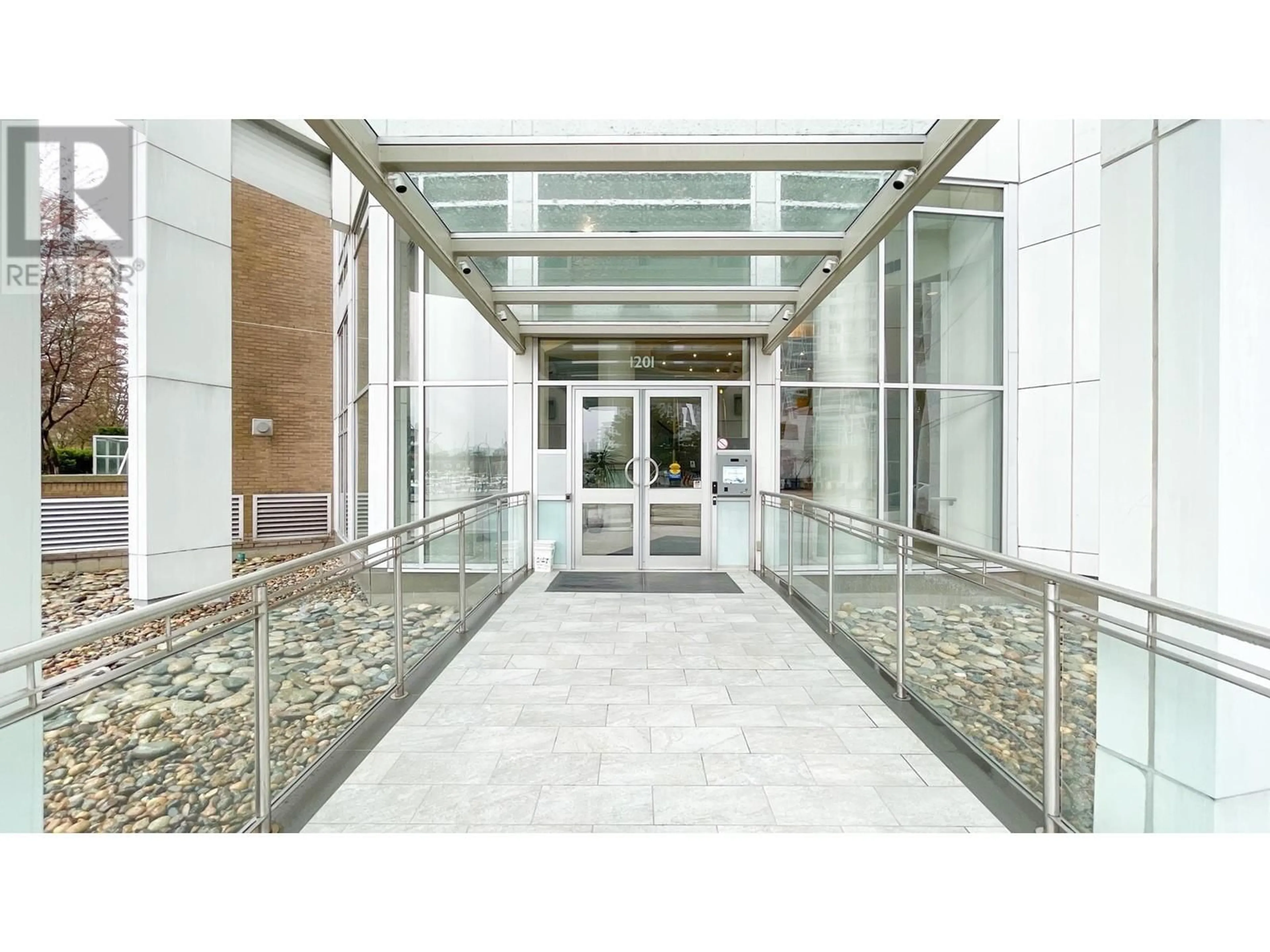 Indoor foyer for 603 1201 MARINASIDE CRESCENT, Vancouver British Columbia V6Z2V2