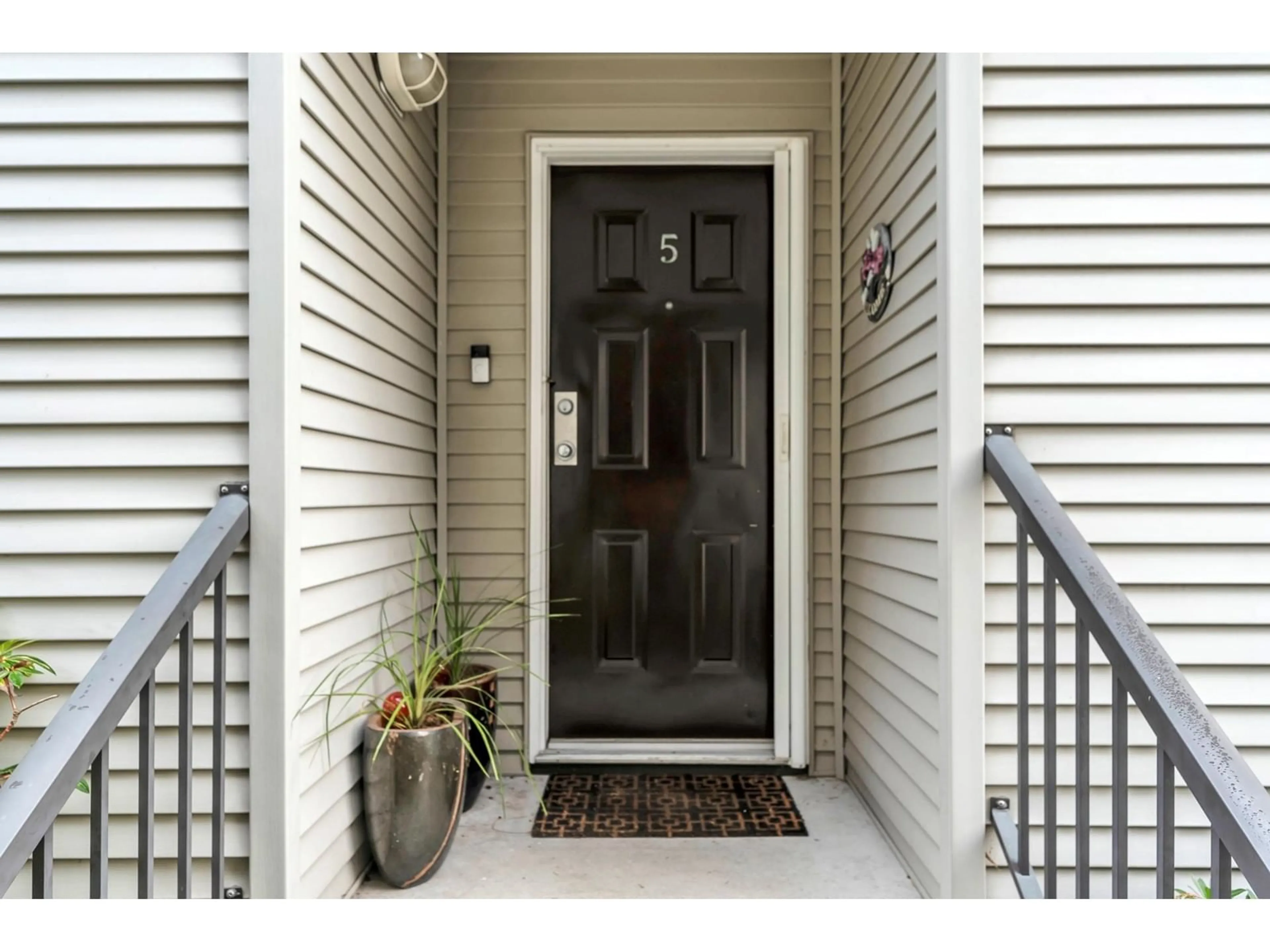 Indoor entryway for 5 11530 84 AVENUE, Delta British Columbia V4C2M1