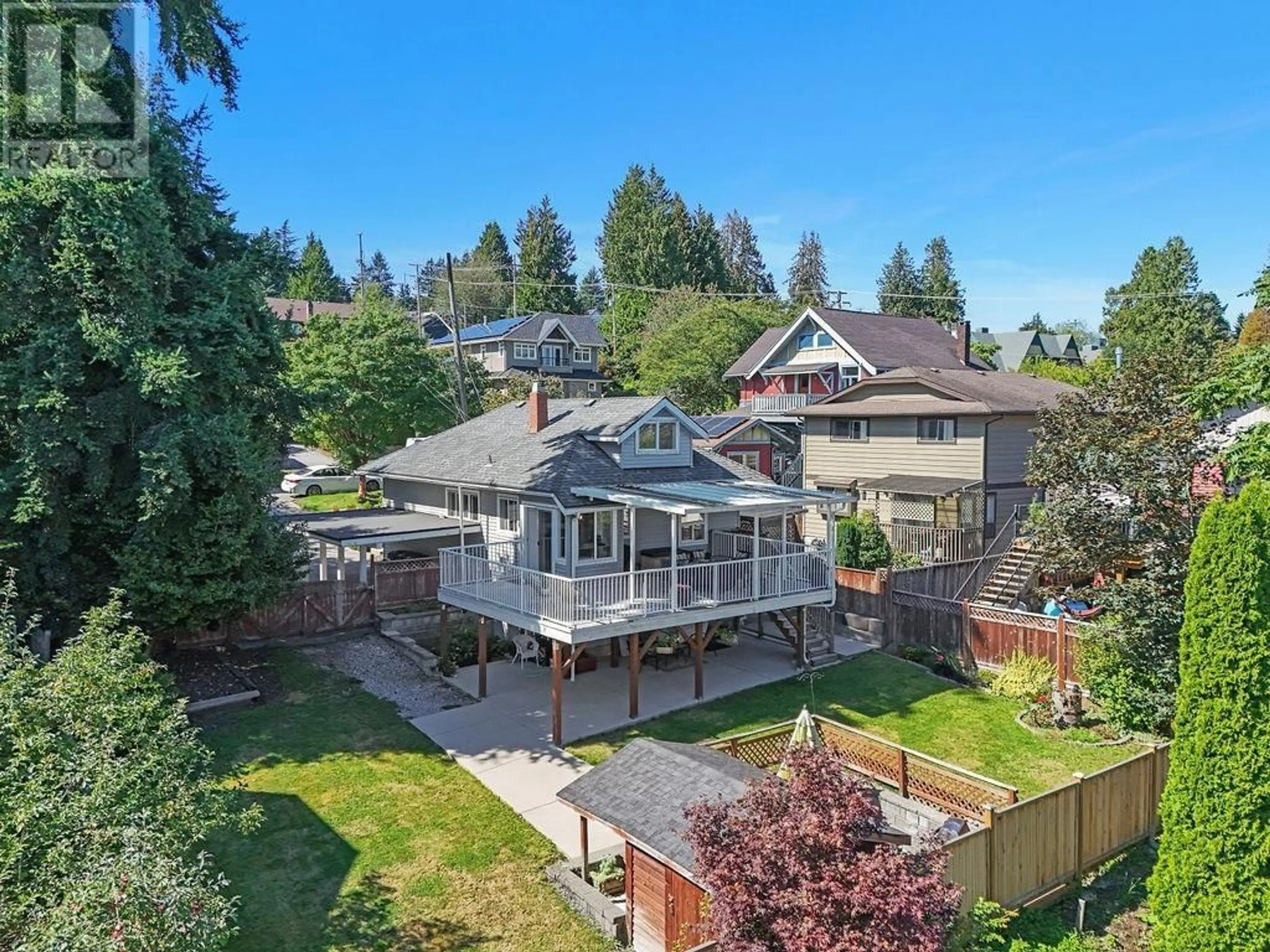 A pic from outside/outdoor area/front of a property/back of a property/a pic from drone, mountain view for 342 BLAIR AVENUE, New Westminster British Columbia V3L4A2