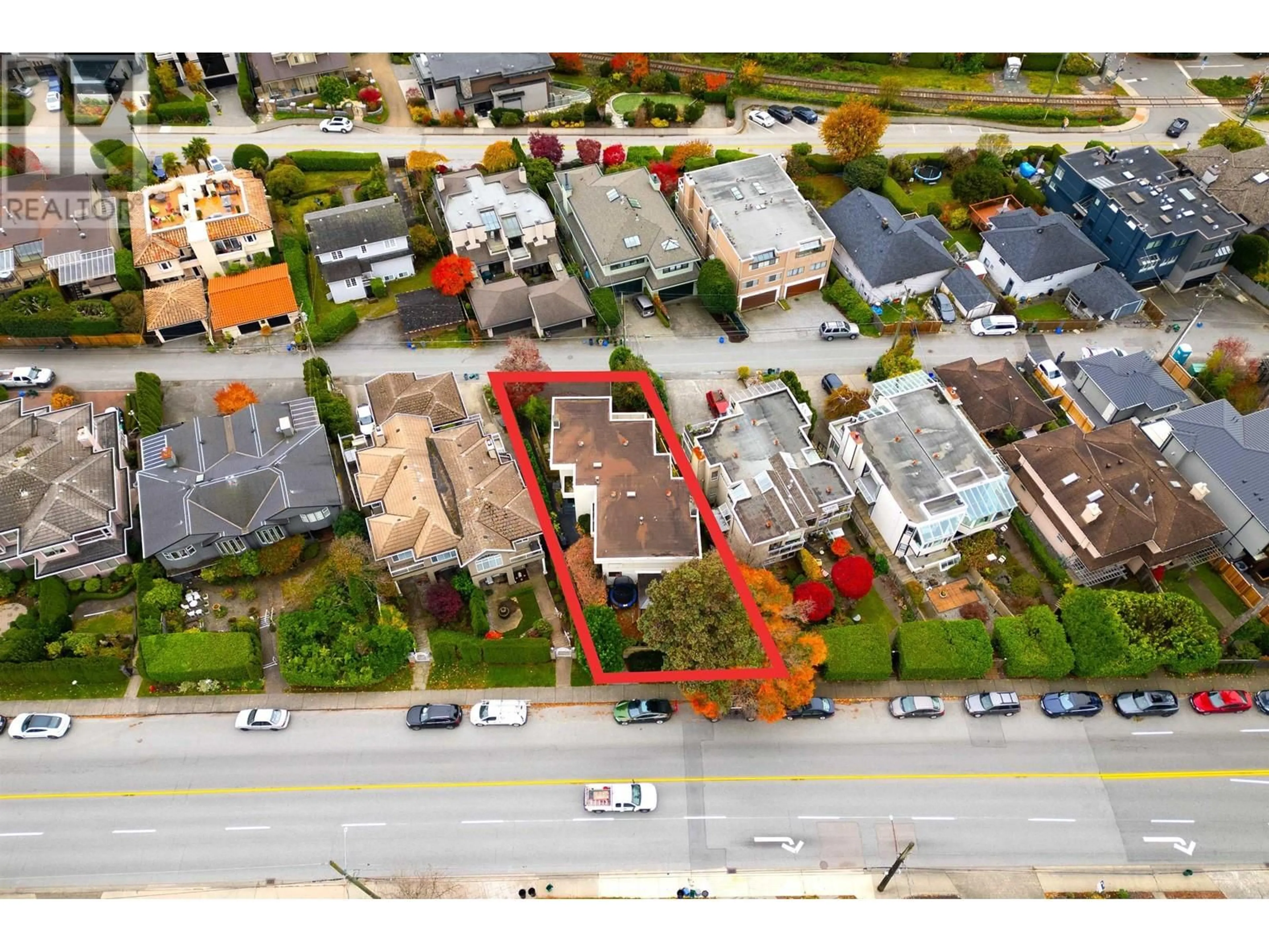 A pic from outside/outdoor area/front of a property/back of a property/a pic from drone, street for 2364 MARINE DRIVE, West Vancouver British Columbia V7V1K8