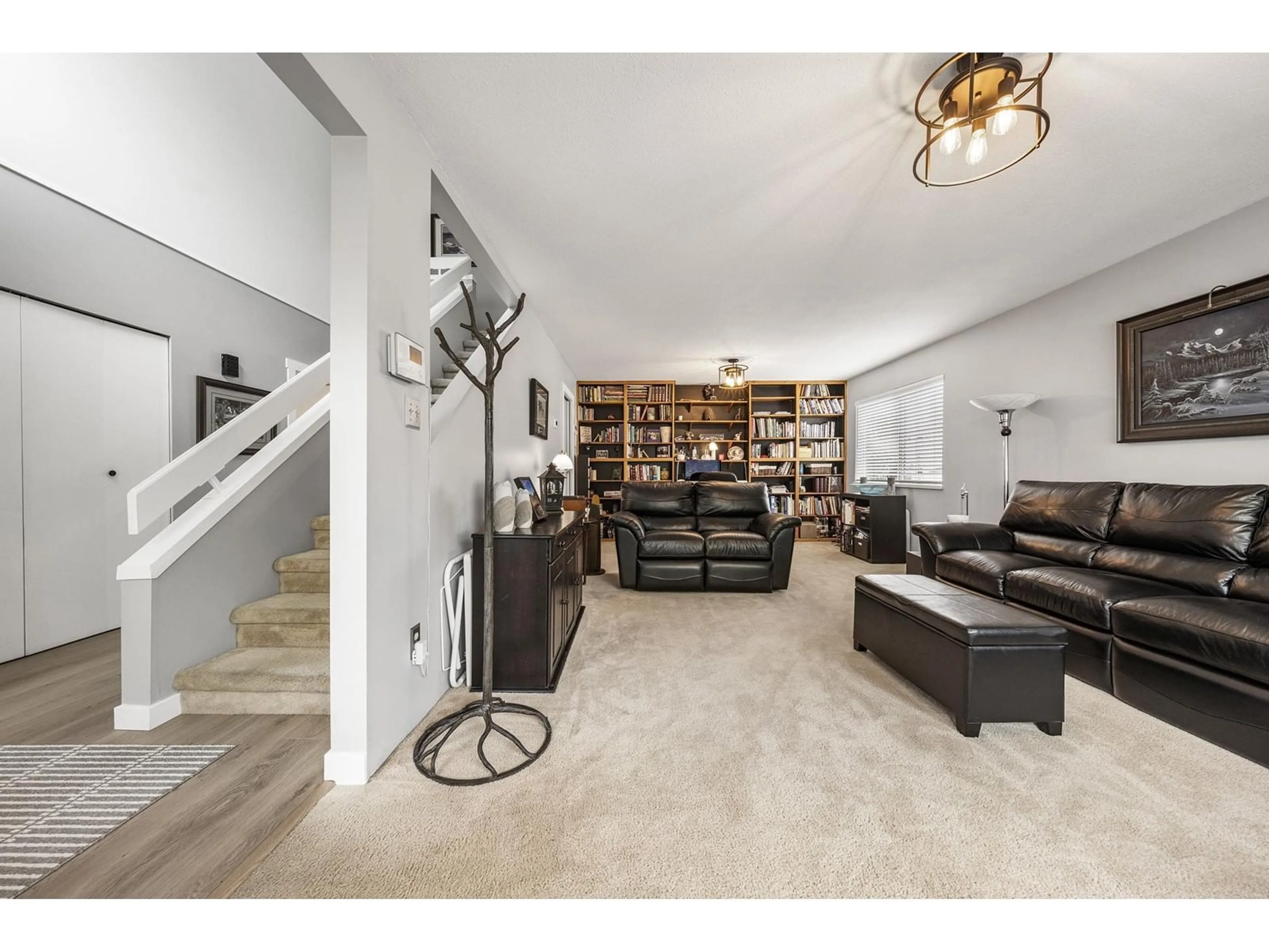 Living room with furniture, unknown for 15618 93, Surrey British Columbia V4N3B2