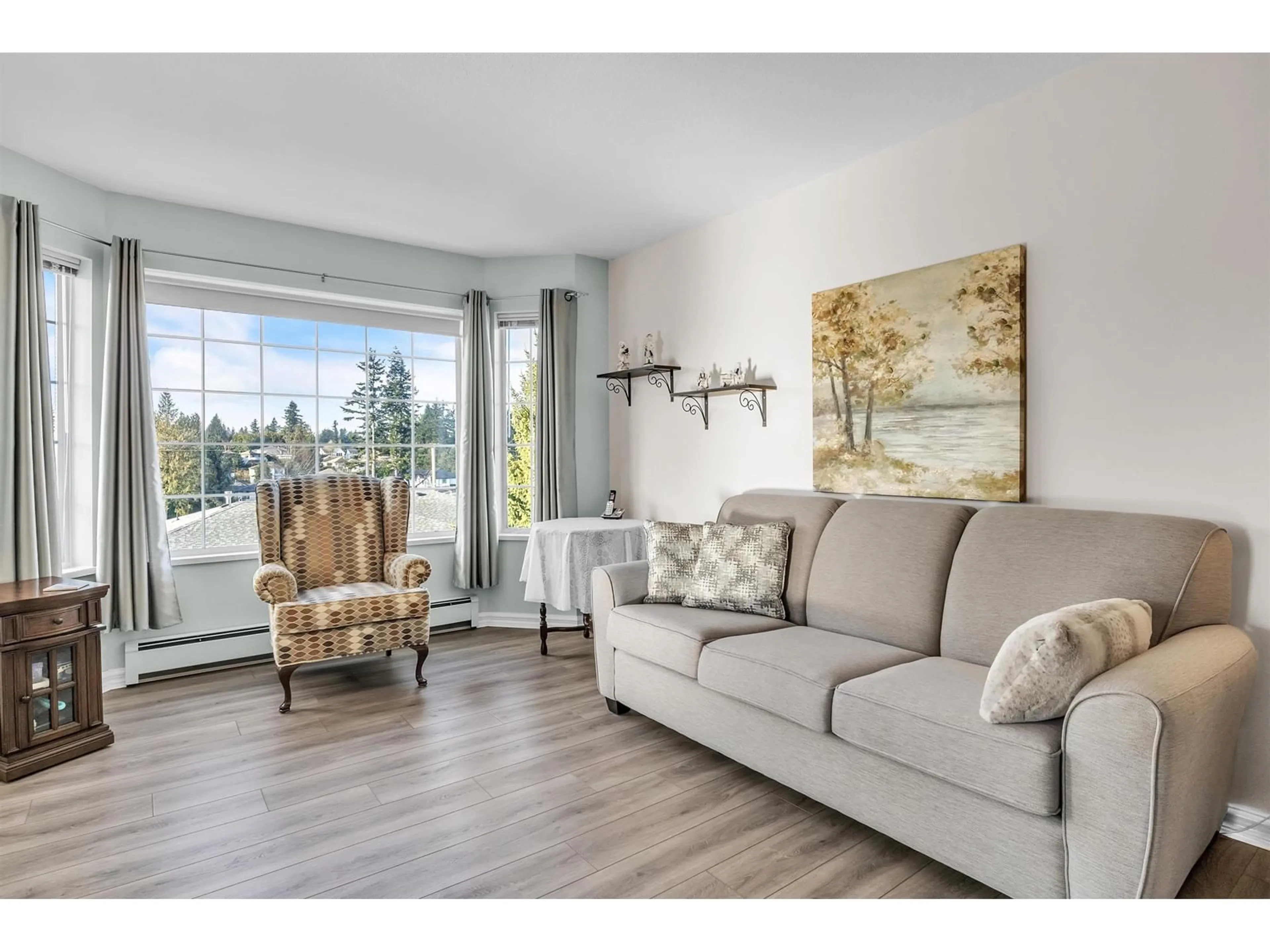 Living room with furniture, wood/laminate floor for 302 33535 KING ROAD, Abbotsford British Columbia V2S6Z5