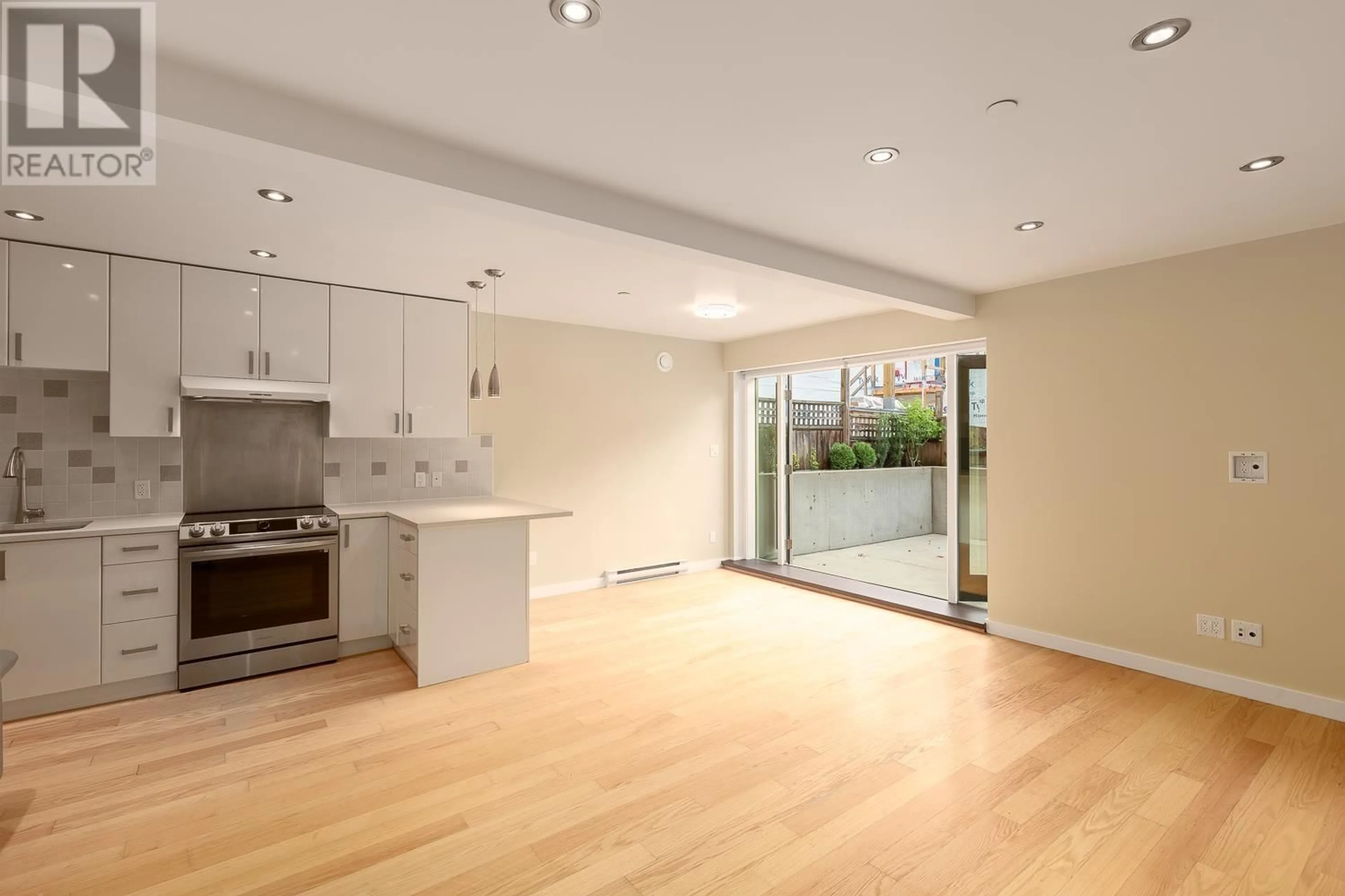 Open concept kitchen, wood/laminate floor for 1 548 E GEORGIA STREET, Vancouver British Columbia V6A1Z9