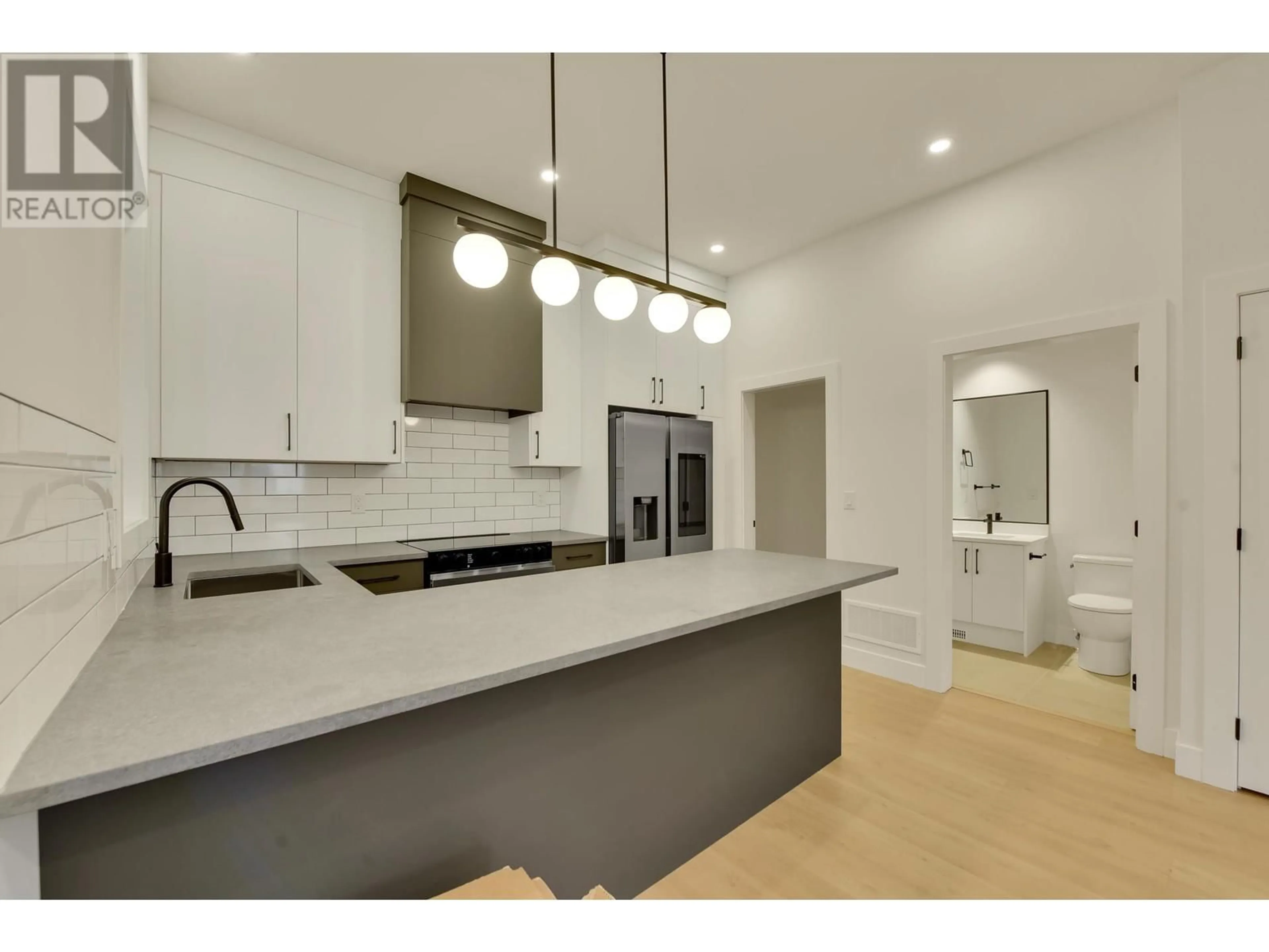 Open concept kitchen, ceramic/tile floor for 1 1436 E 1ST AVENUE, Vancouver British Columbia V5N1A3