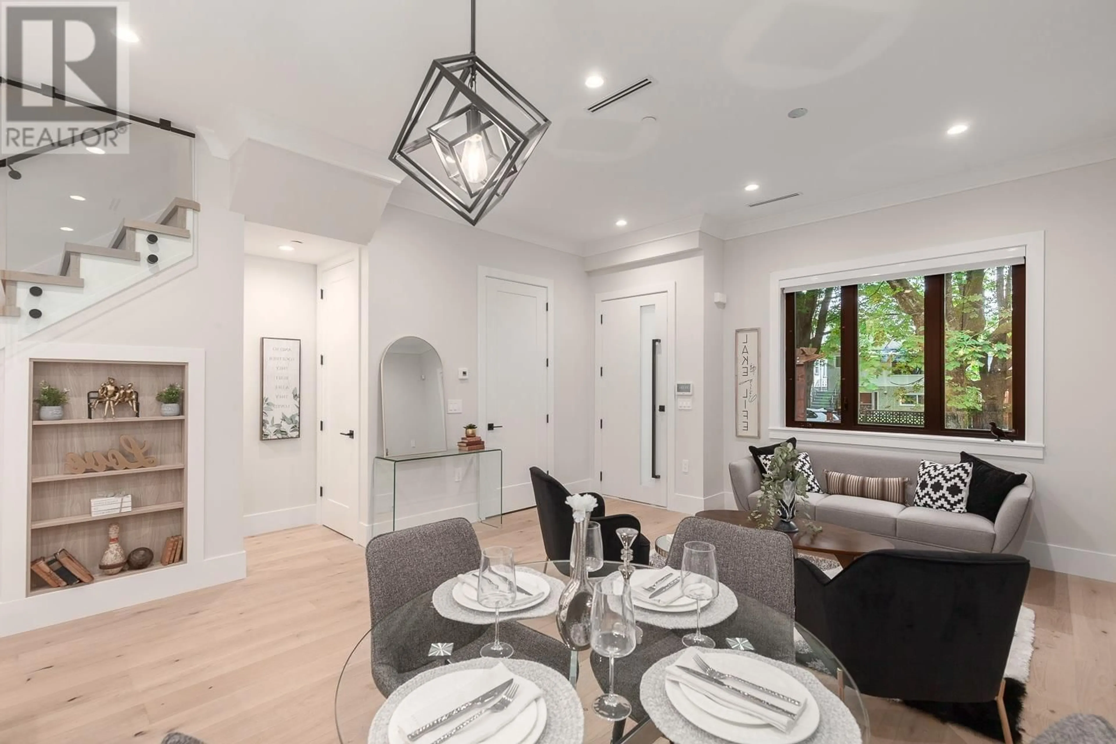 Dining room, ceramic/tile floor for 1560 E 10TH AVENUE, Vancouver British Columbia V5N1X5