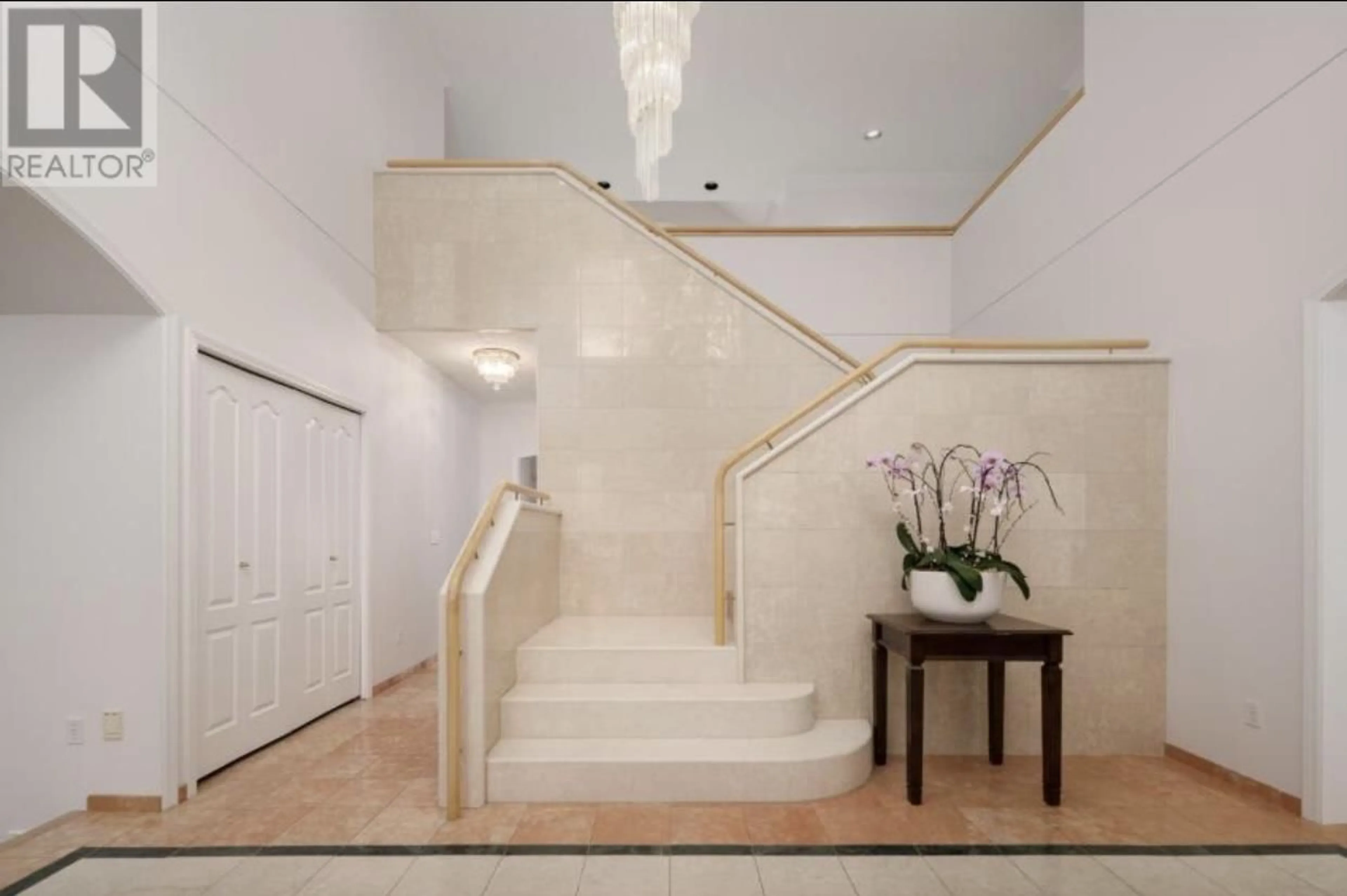 Indoor foyer for 1628 NANTON AVENUE, Vancouver British Columbia V6J2X4